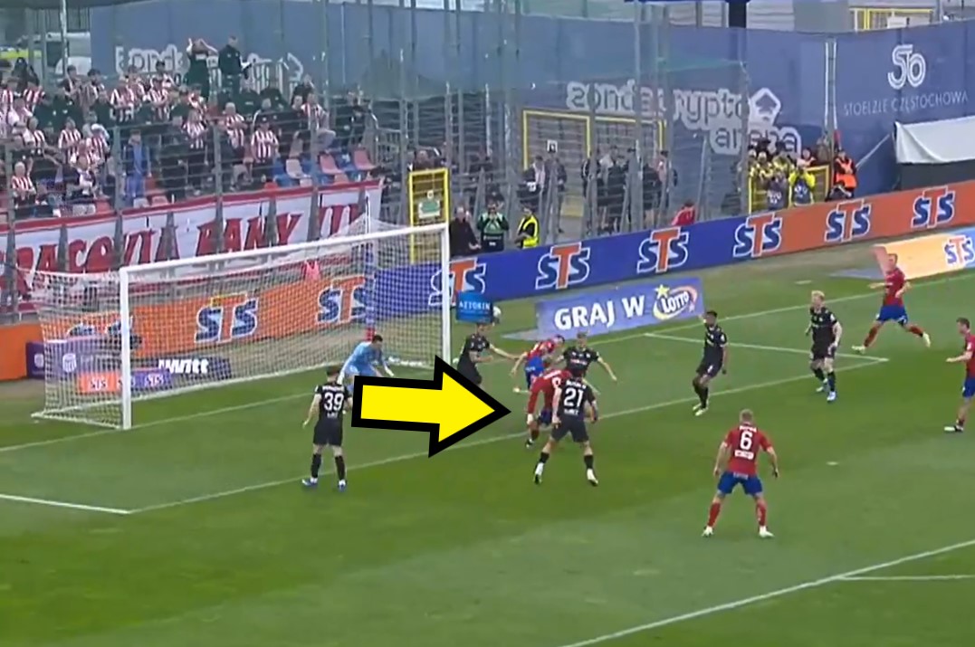 Piorunujące minuty Rakowa. Dwa gole tuż przed przerwą [WIDEO]