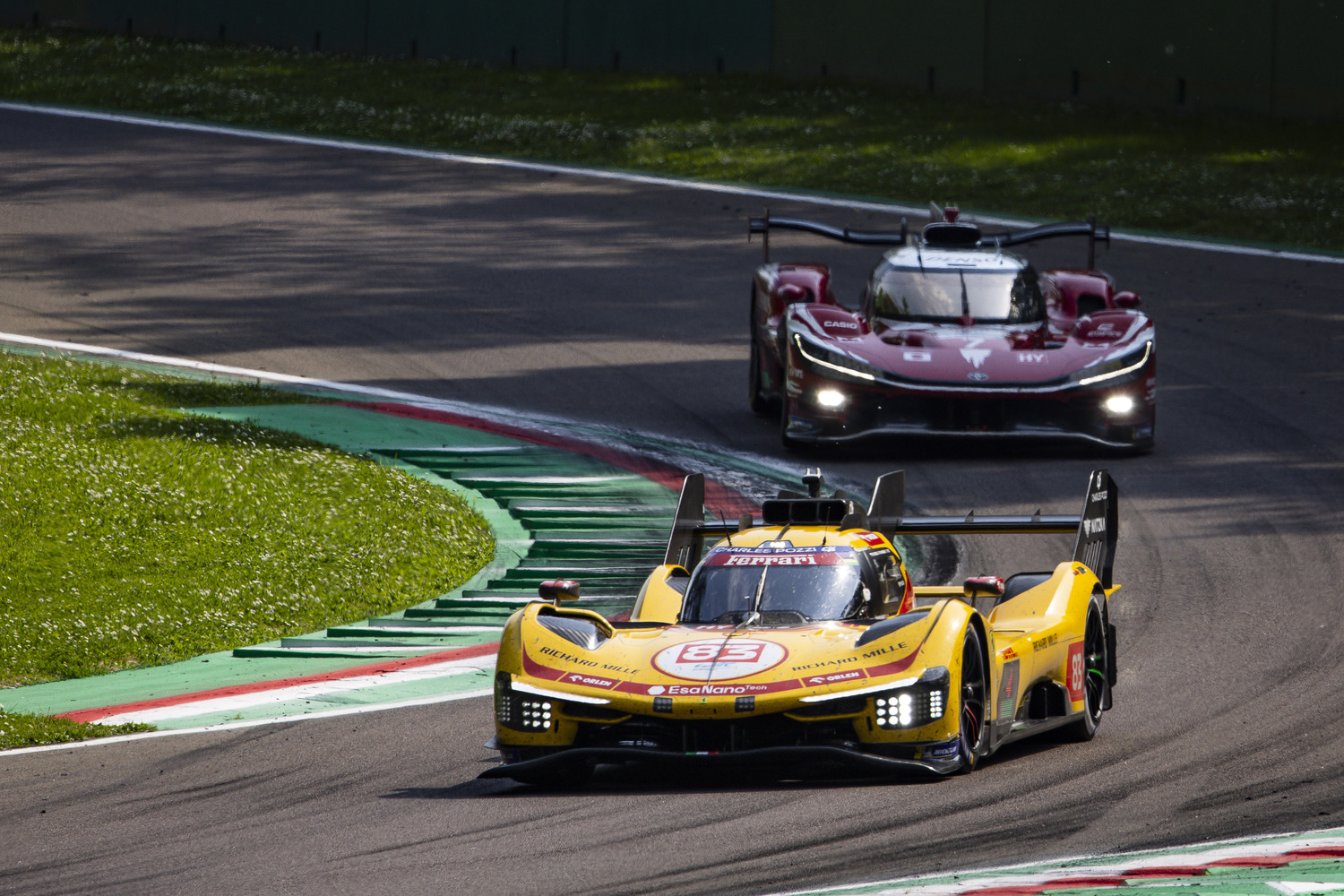 Kubica fatalnie zaczął nowy sezon. Porażka Ferrari na domowym torze