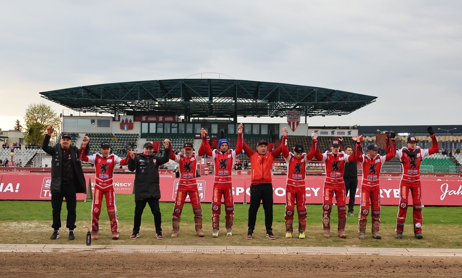 Żużel. Polonia dopięła swego, a Pawełczak wskoczył na podium. Tabela i statystyki Metalkas 2. Ekstraligi