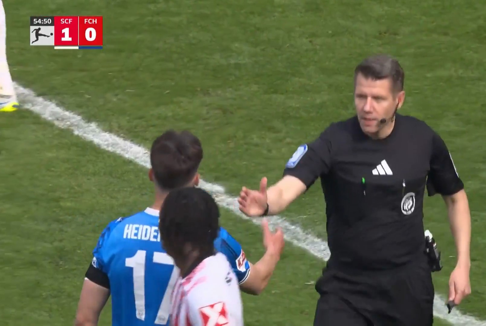 Gest fair play w Bundeslidze. Sędzia podziękował mu za to zachowanie