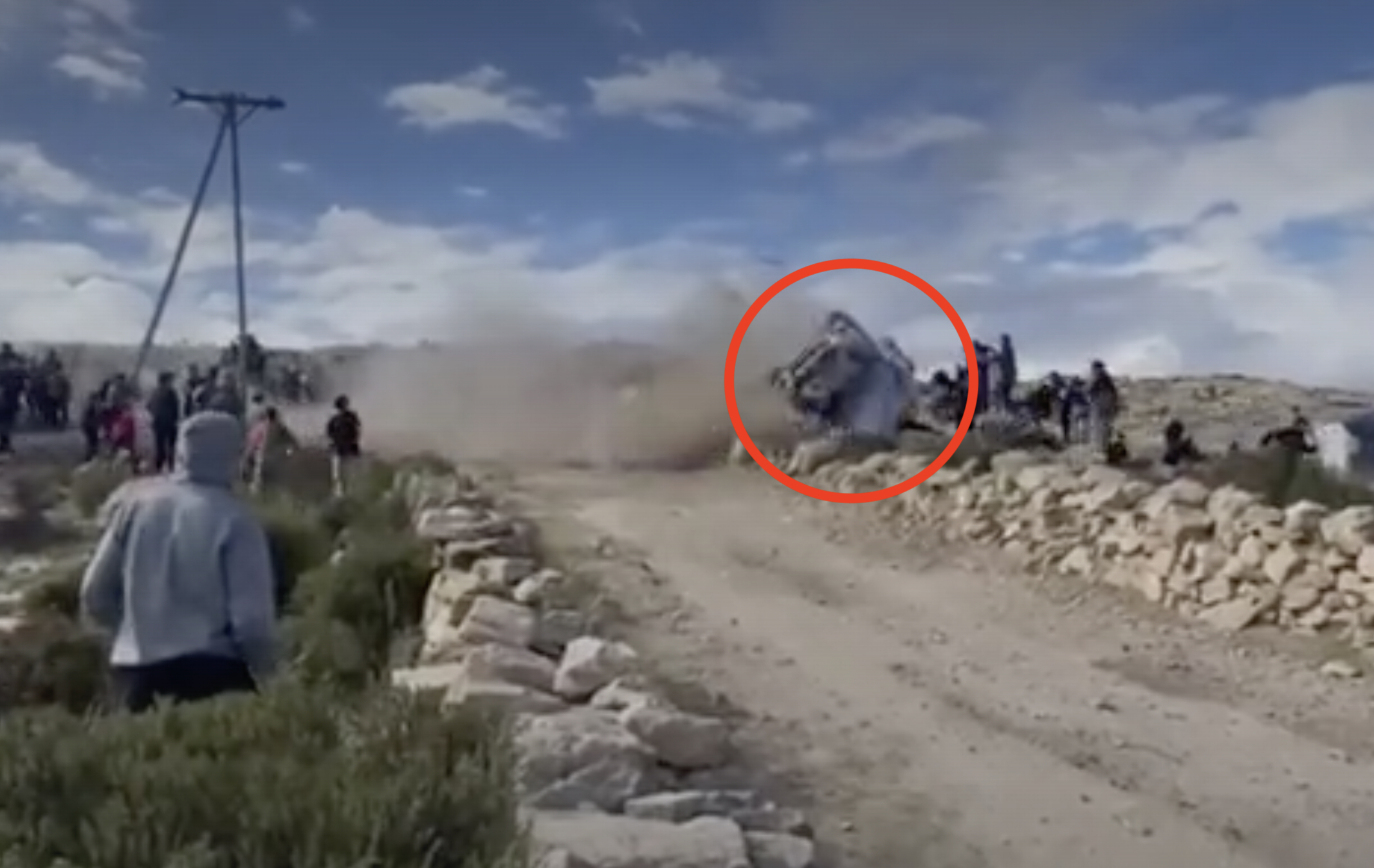 Auto wpadło w tłum kibiców. Jedna osoba nie żyje