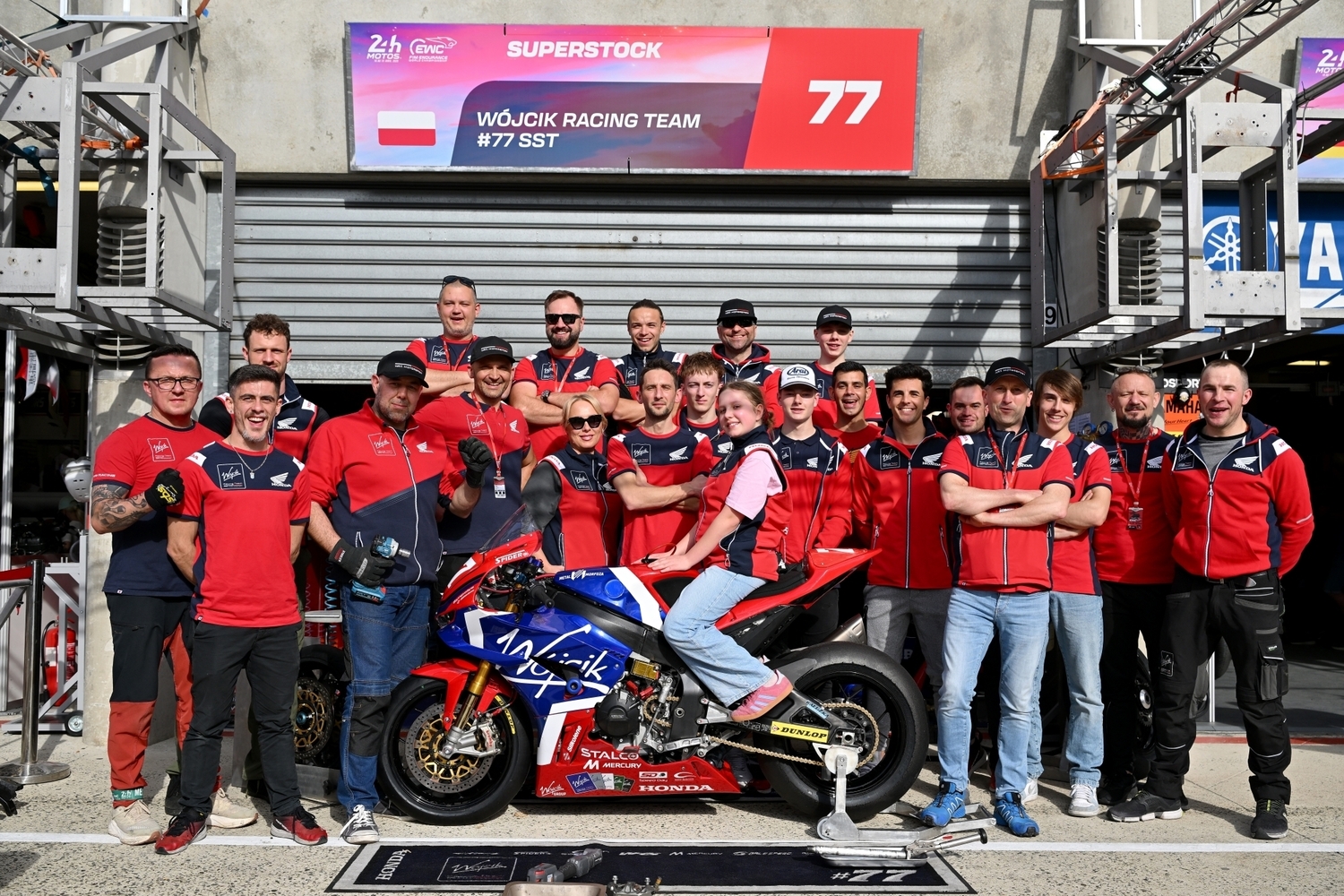 Polski zespół na mecie wyścigu w Le Mans. "Ogromna wola walki"