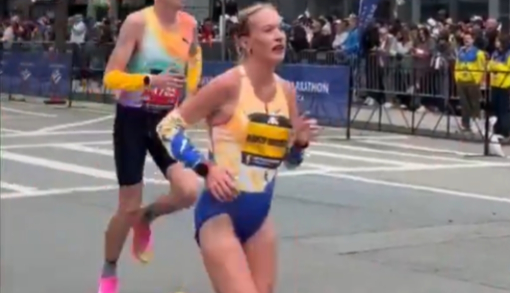 Jest w piątym miesiącu ciąży. Właśnie przebiegła maraton. I to jak