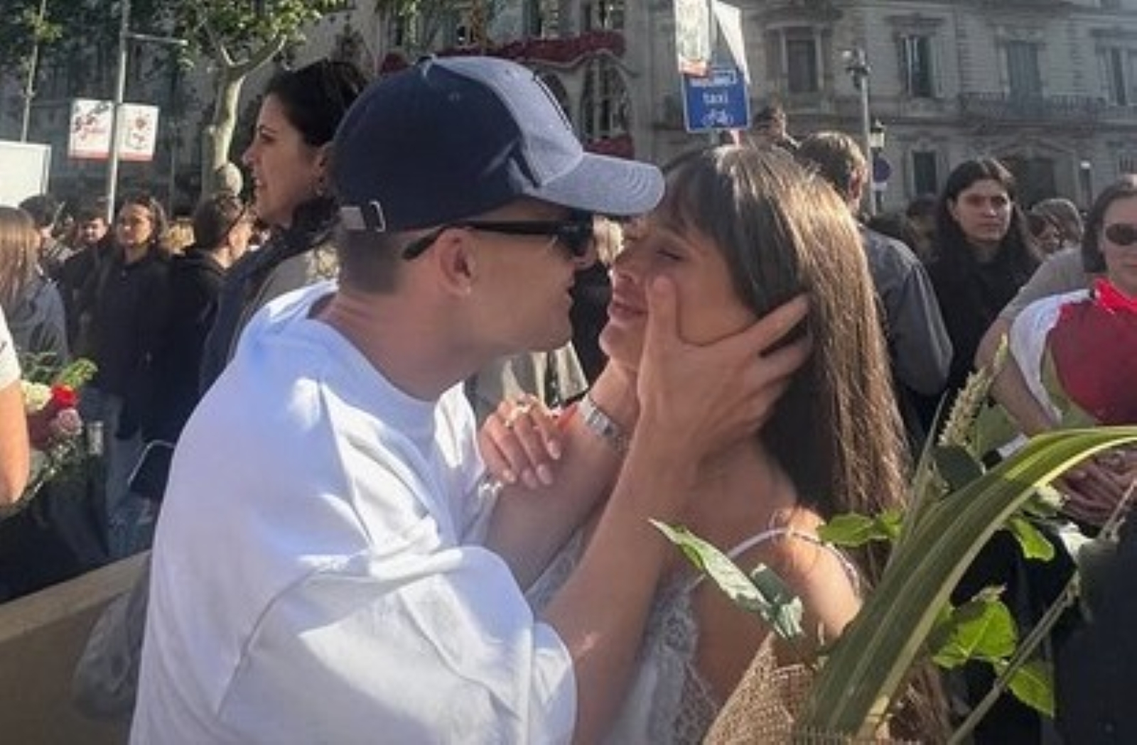 Całowali się publicznie. Jest dziewczyną piłkarza FC Barcelony