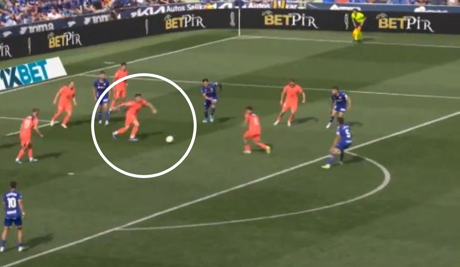 Barcelona triumfuje. Genialna asysta Lewandowskiego [WIDEO]