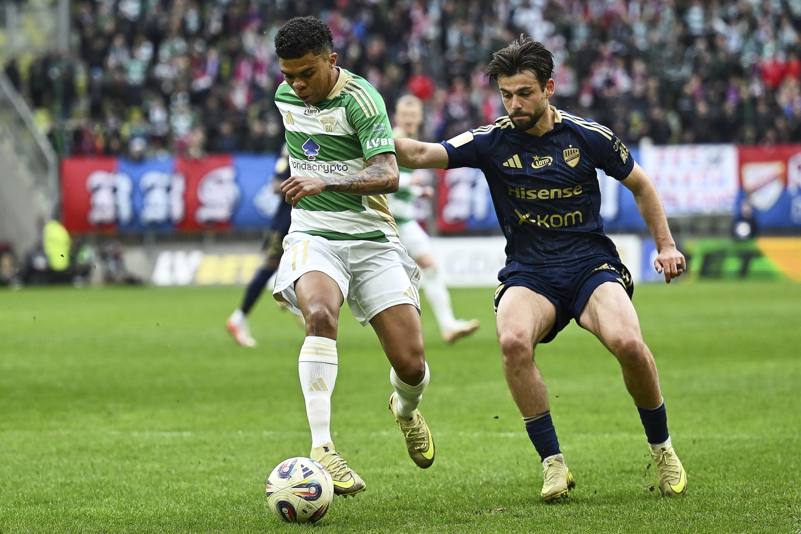 Kolejne problemy lidera Lechii. Wychodził ze stadionu z grymasem bólu