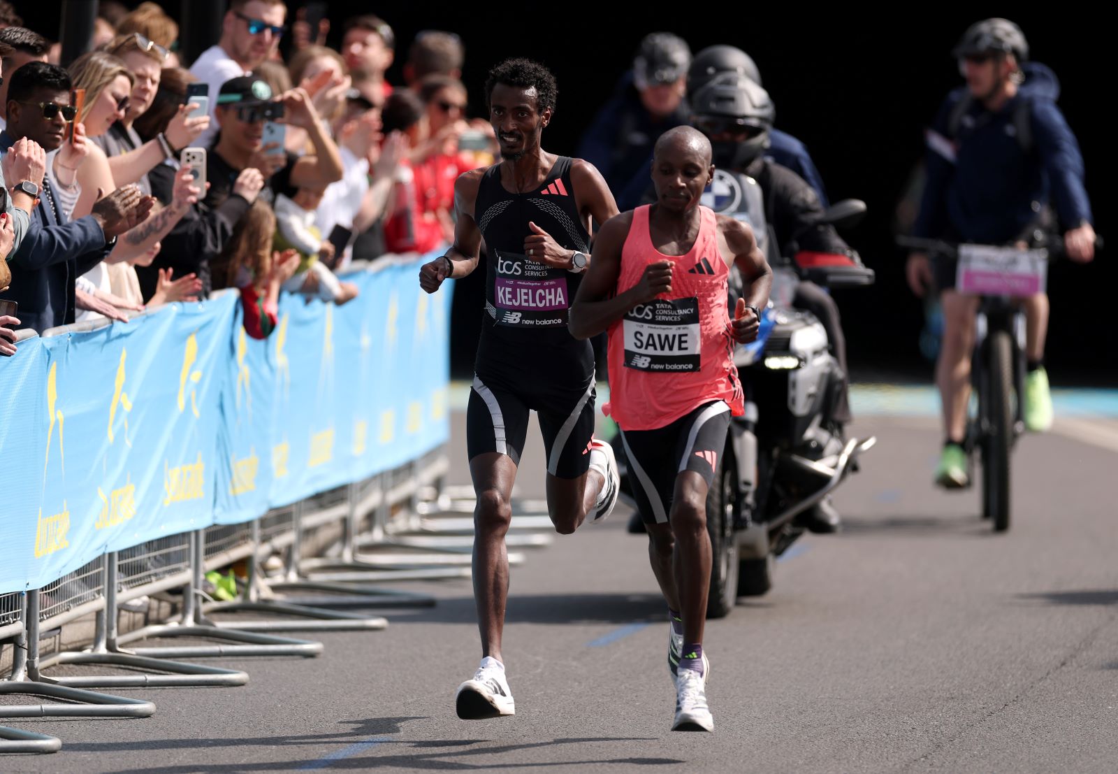 Złamał magiczną granicę! Przebiegł maraton poniżej 2 godzin