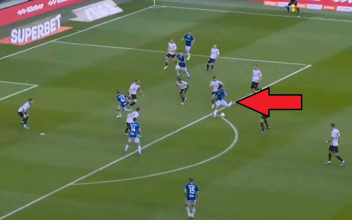 Co za akcja, co za strzał. Cudowny gol w meczu Lech - Legia