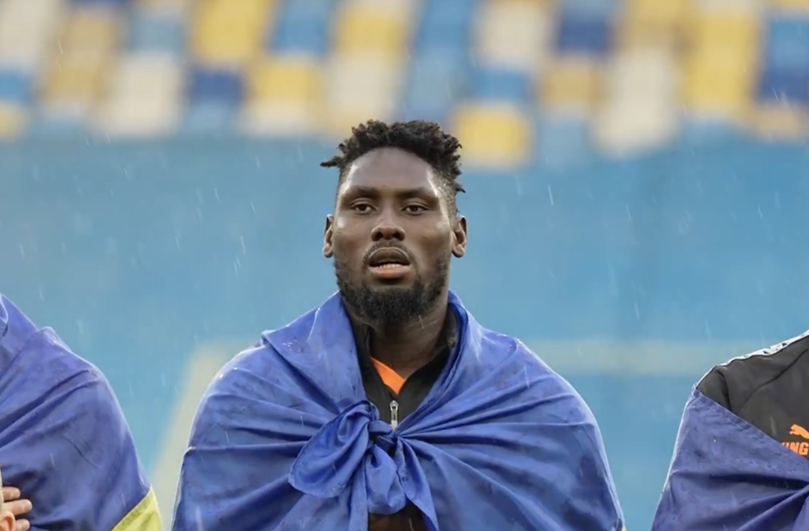 Pochodzi z Afryki, śpiewa ukraiński hymn. Wspomniał też o polskim mieście