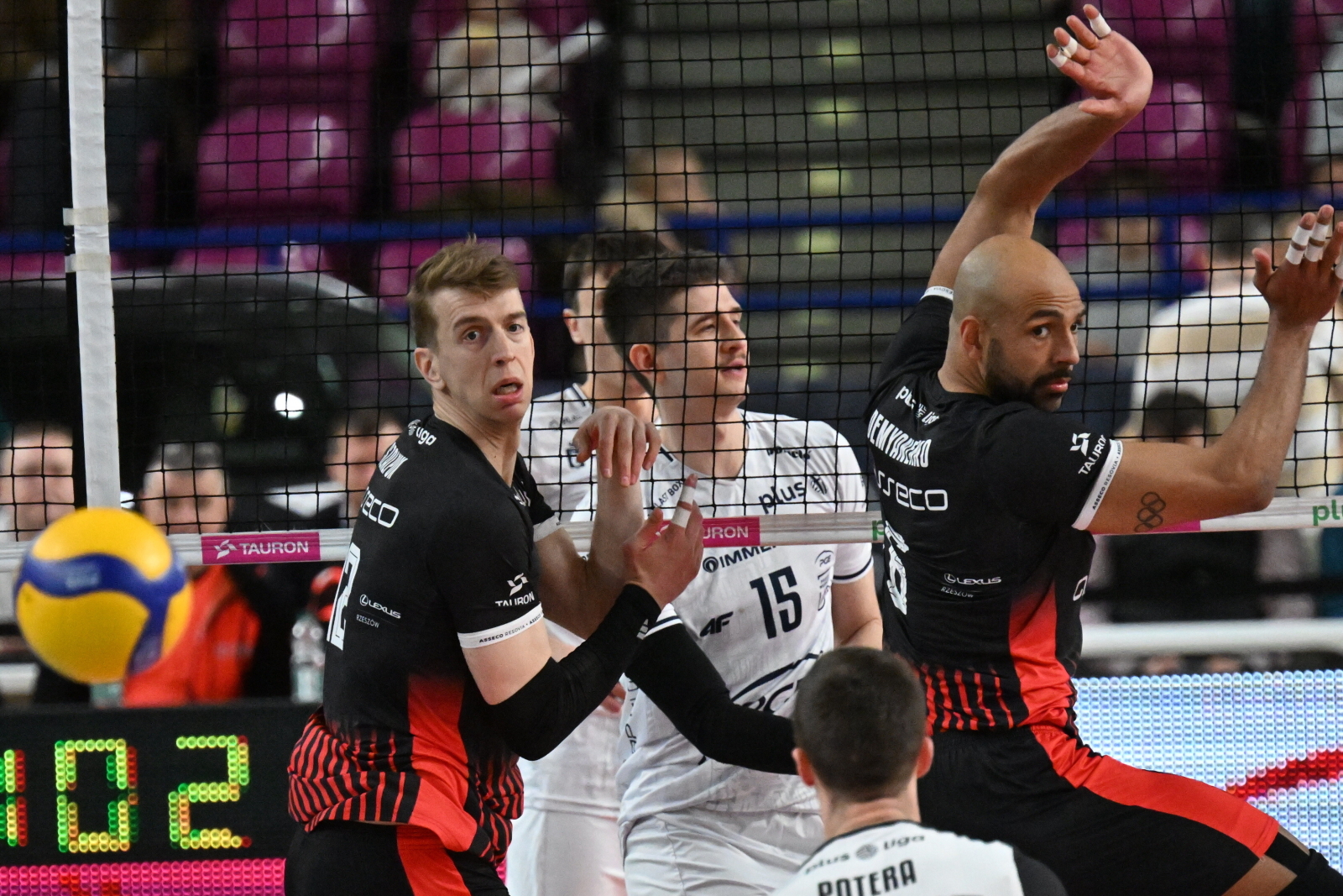 Już zagrali pięć setów, a w czwartek drugie spotkanie