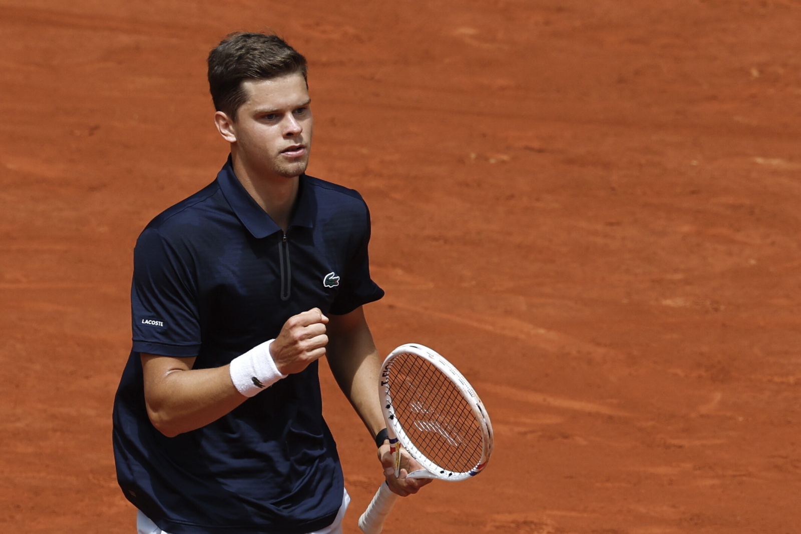 Koniec turnieju dla obrońcy tytułu. 21-letni Belg znów zaskoczył