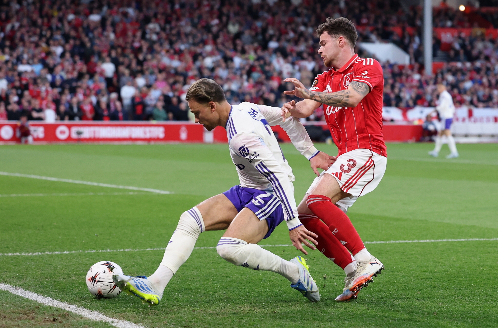 Klub Matty'ego Casha ma problem w Lidze Europy. Kosztowne zagranie ręką