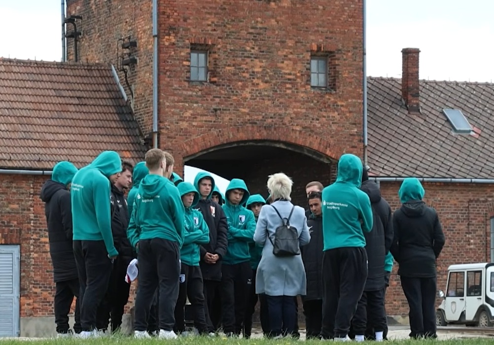 Piłkarze z Niemiec w Polsce. Odwiedzili Auschwitz