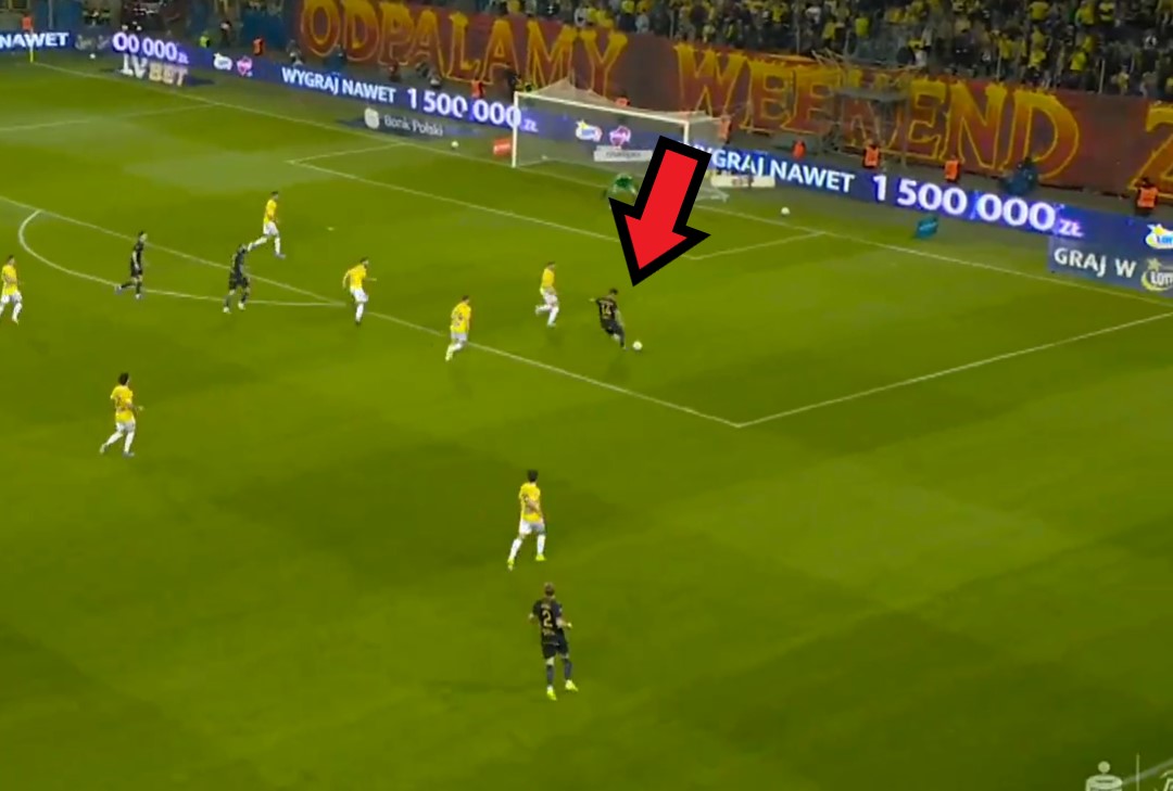Błysk piłkarza Lecha Poznań. Popis techniczny i efektowny gol [WIDEO]