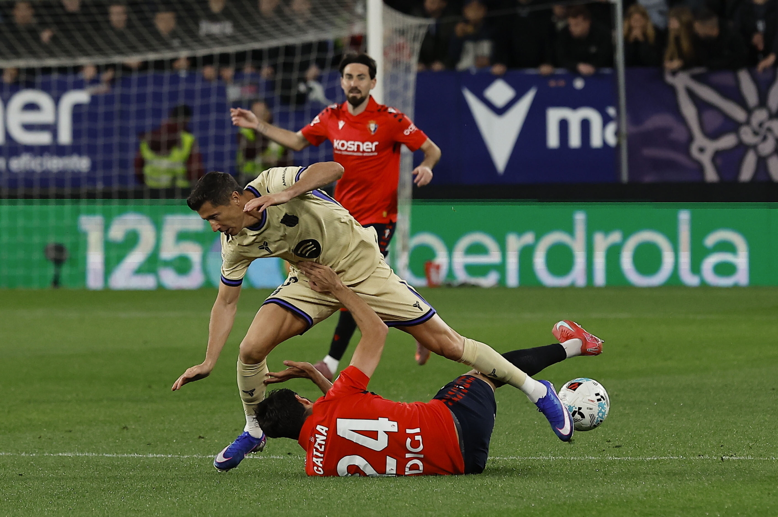 Lewandowski rozpoczął strzelanie. FC Barcelona krok od tytułu