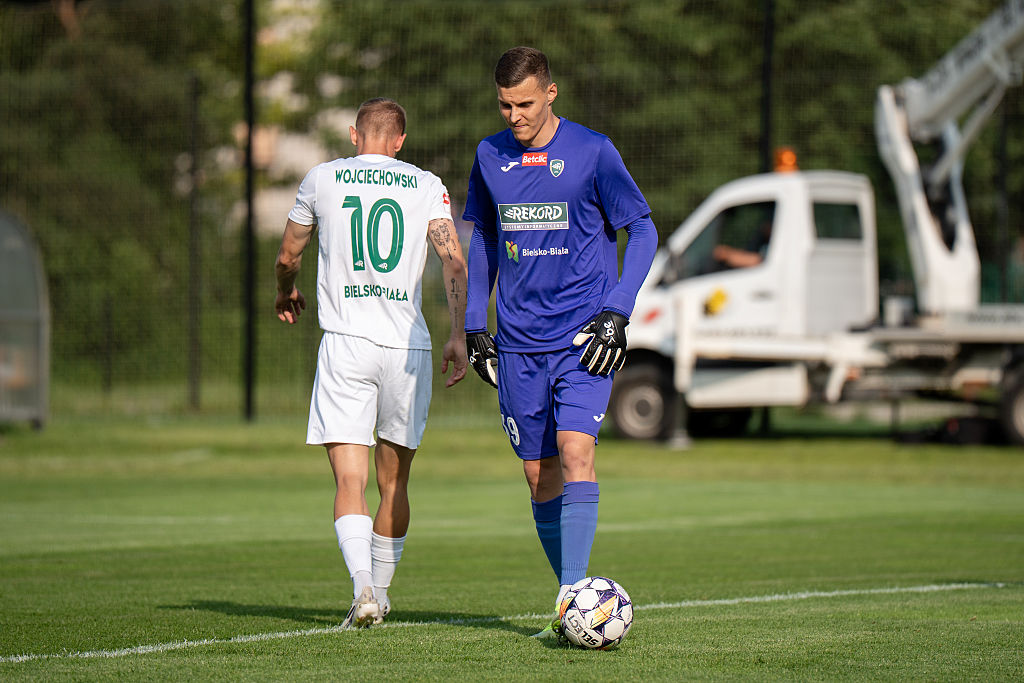 Bramkarz uratował punkty w meczu Betclic II ligi