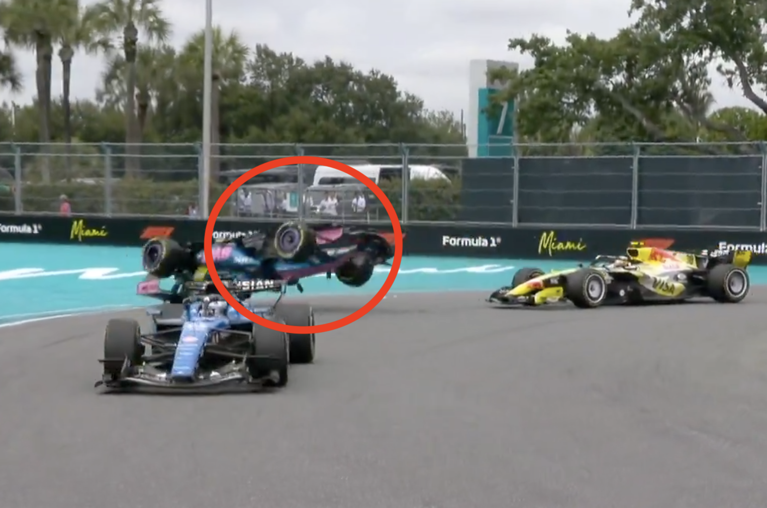 Ależ sceny w F1. Dachowanie bolidu w GP Miami