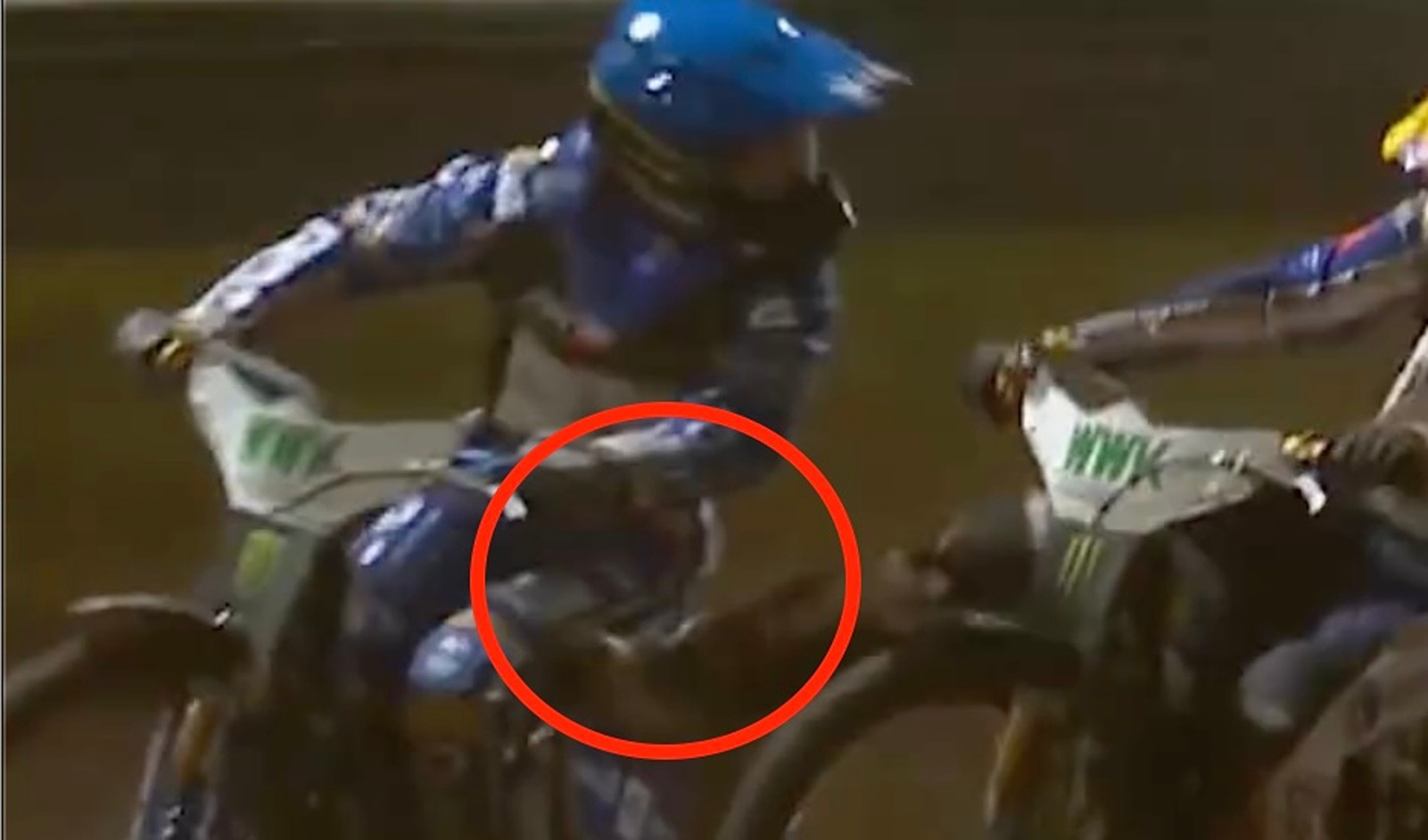 Sędzia tego nie widział?! Chciał kopnąć Zmarzlika w finale