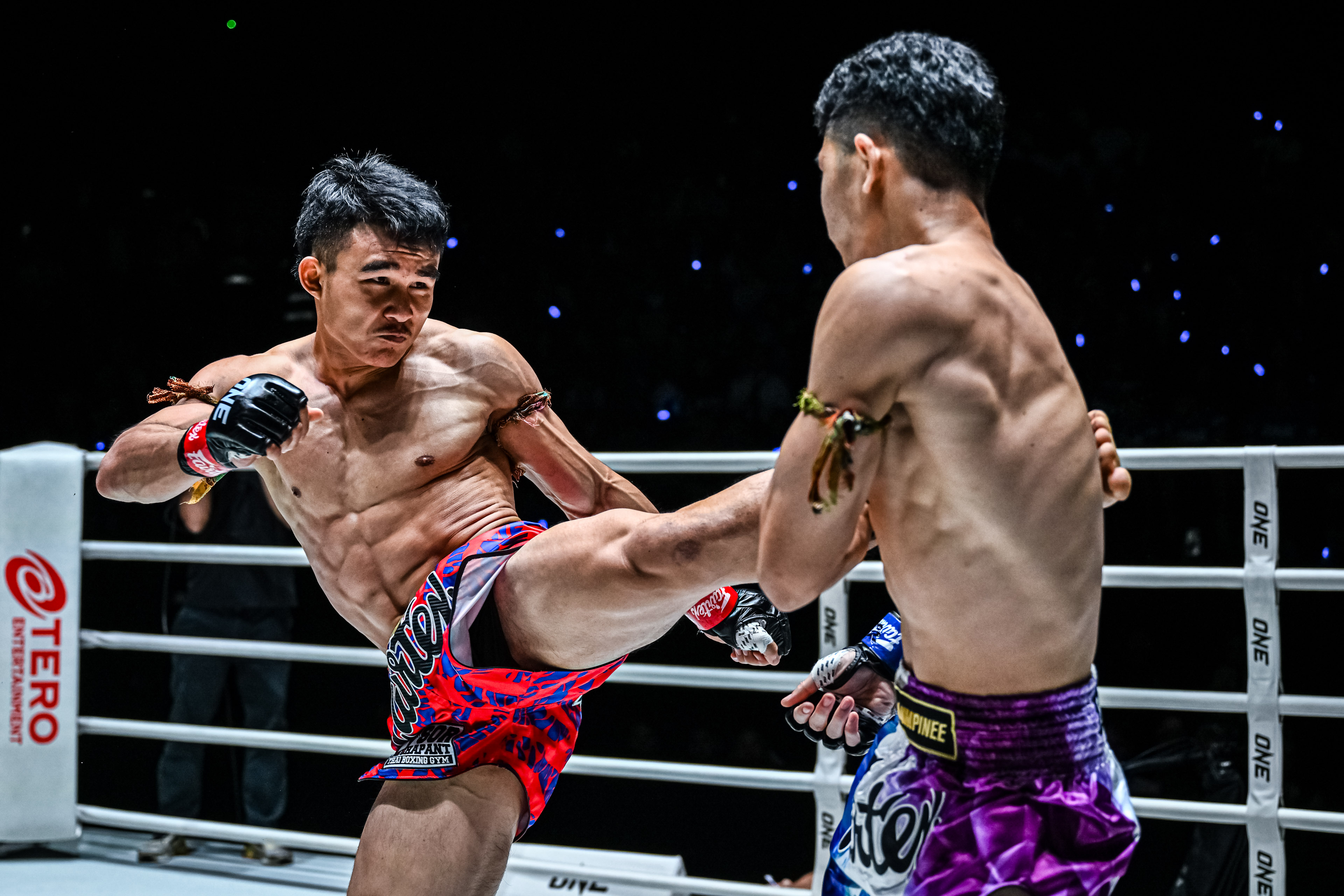 W drodze po marzenia: kolejna gala ONE Friday Fights na żywo w Fightklubie!