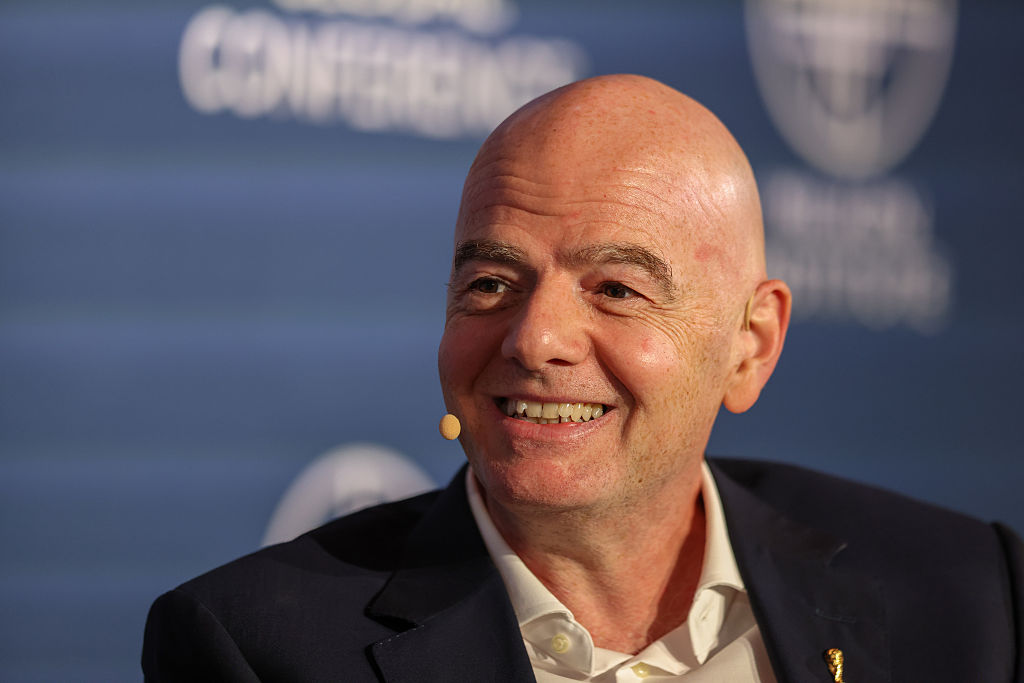 Kupisz bilet na MŚ za 8 mln zł? Kuriozalne, co możesz dostać od Infantino