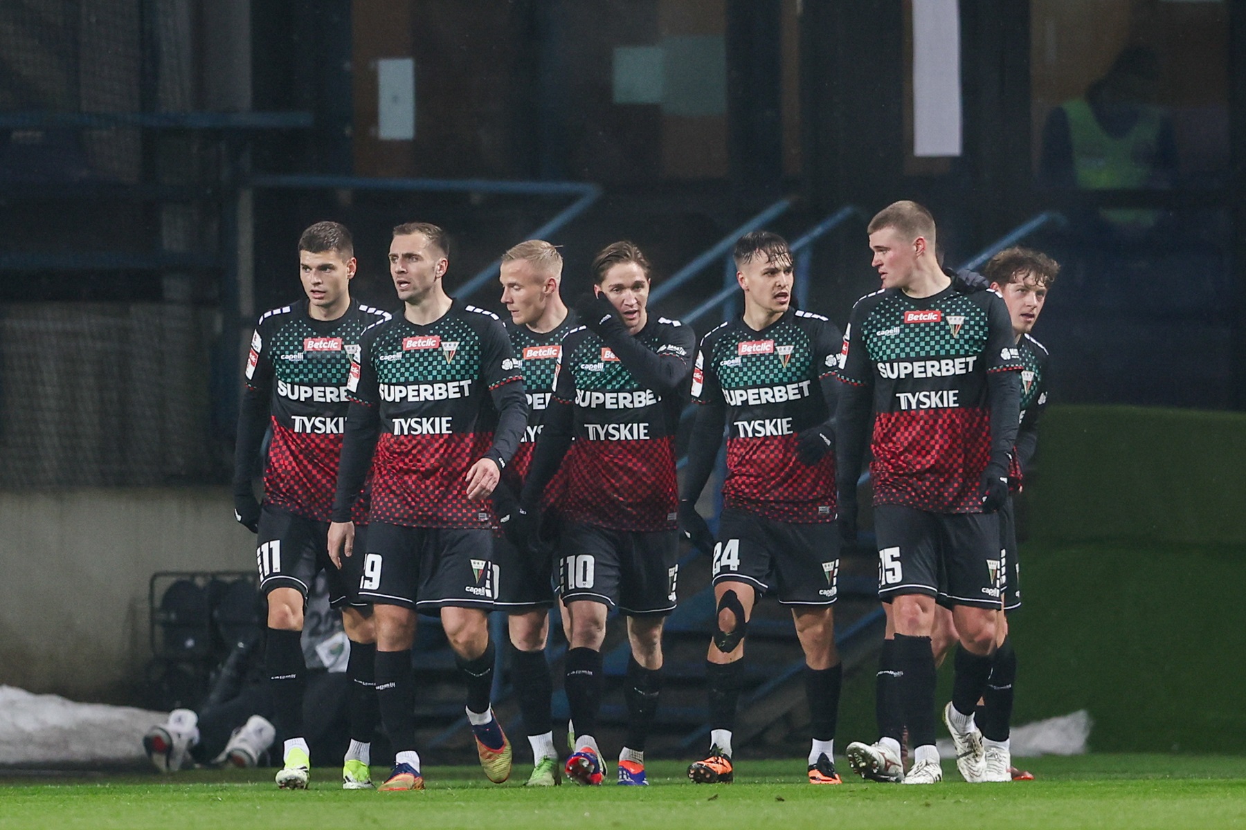 Brutalna rzeczywistość. Dekada marzeń o awansie zakończona spadkiem