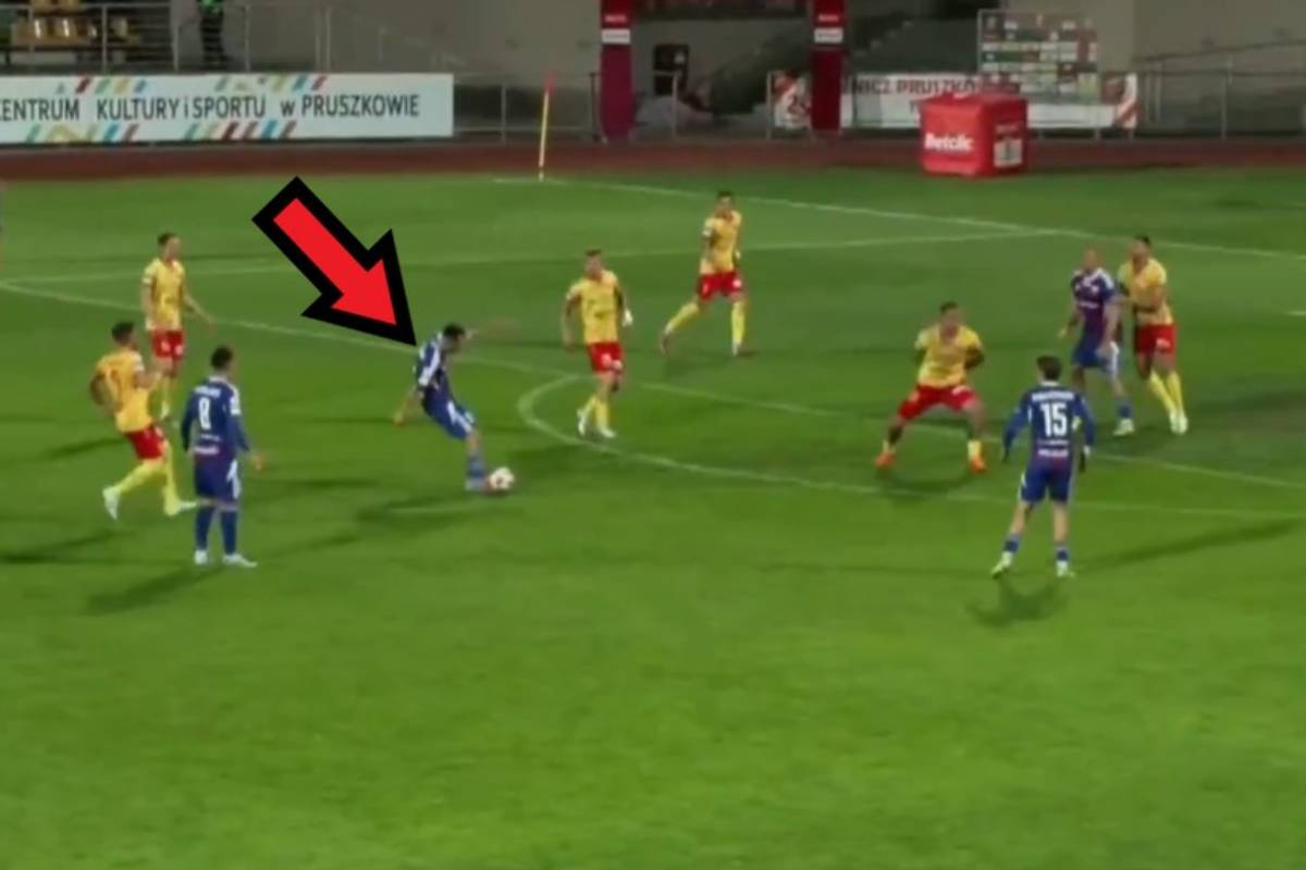 Efektowny gol w polskiej lidze. Minął rywali, a potem huknął nie do obrony