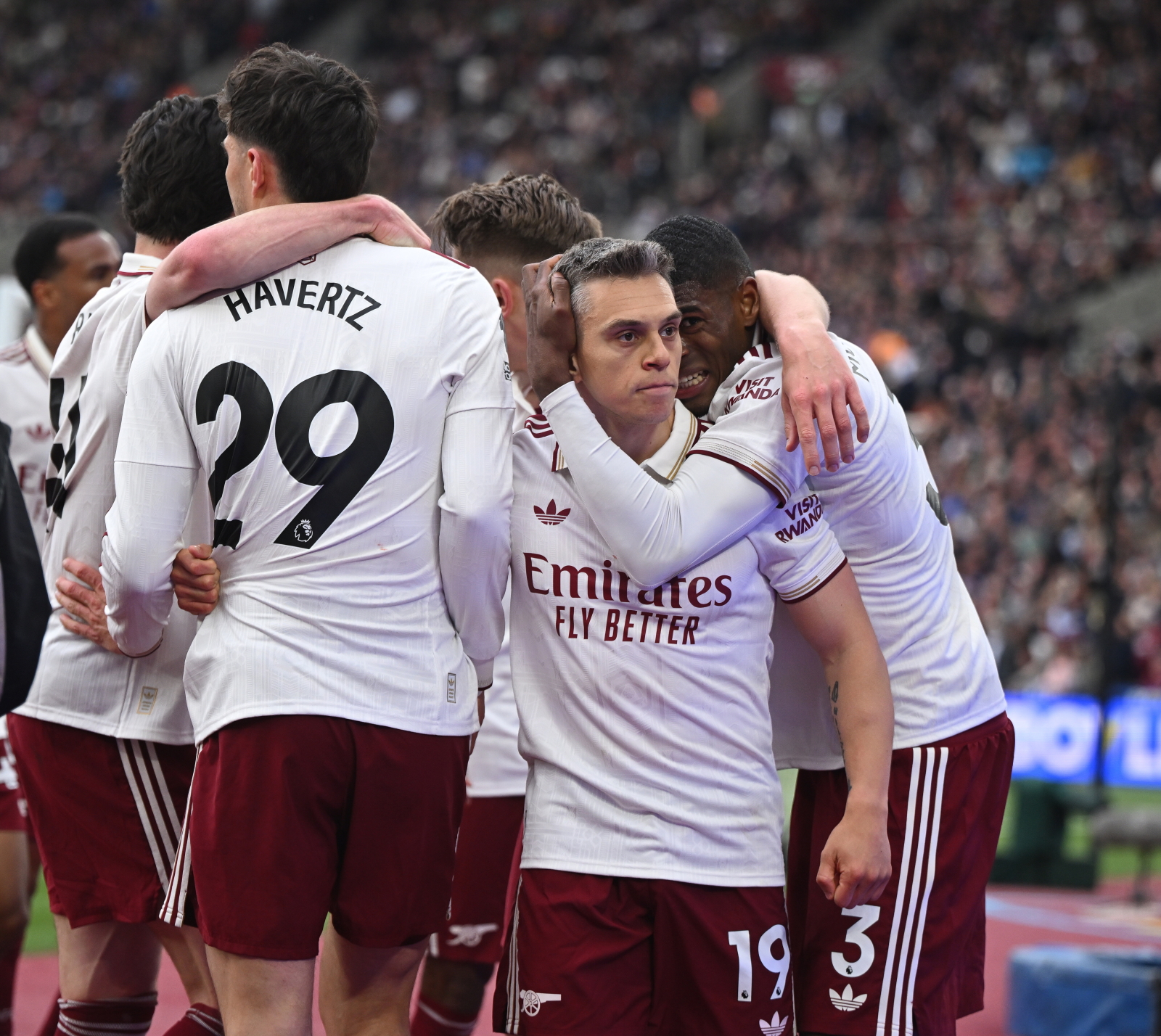 VAR uszczęśliwił Arsenal. Kanonierzy krok od tytułu