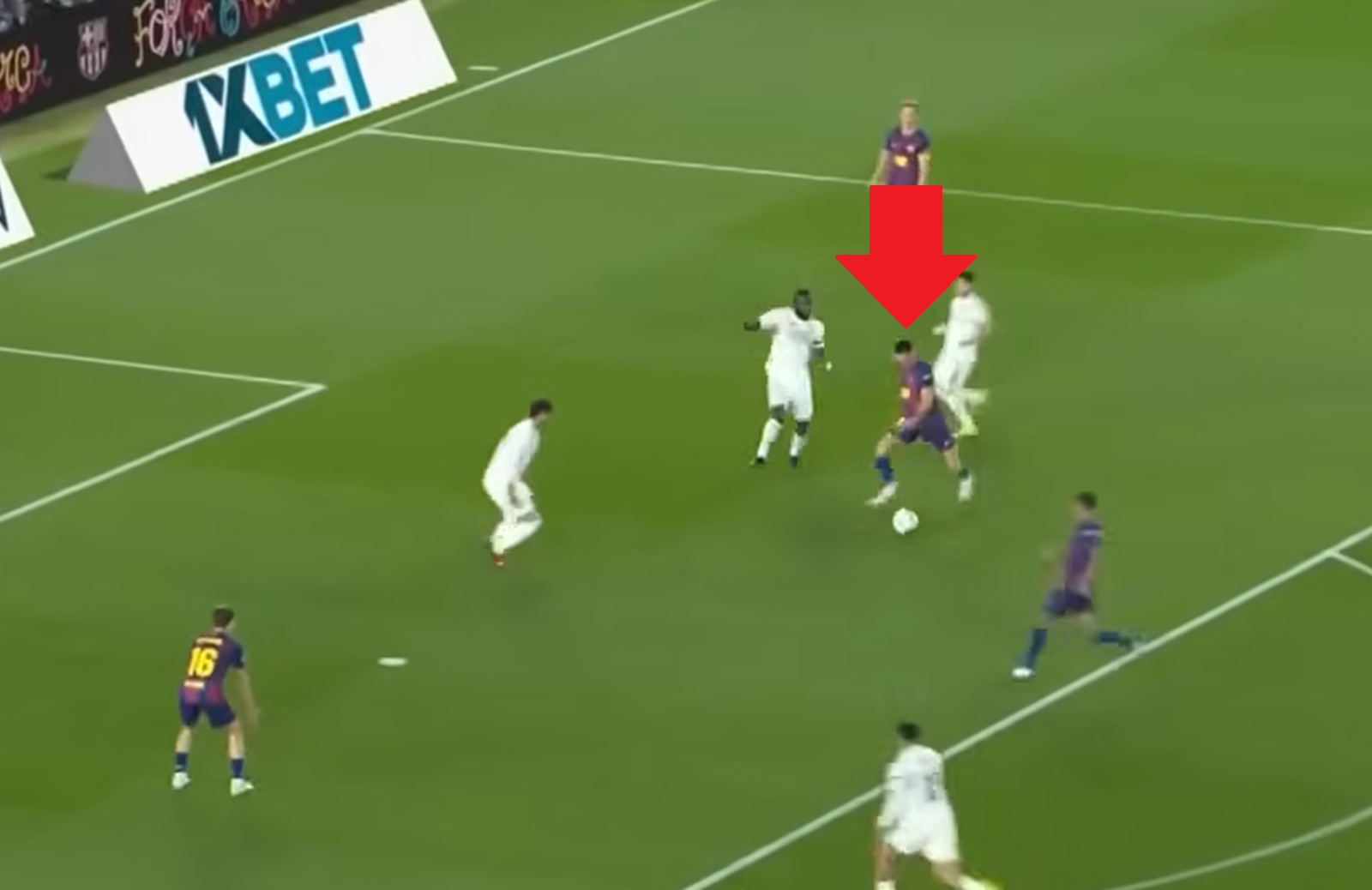 Mógł dobić Real. To była świetna okazja dla Lewandowskiego [WIDEO]