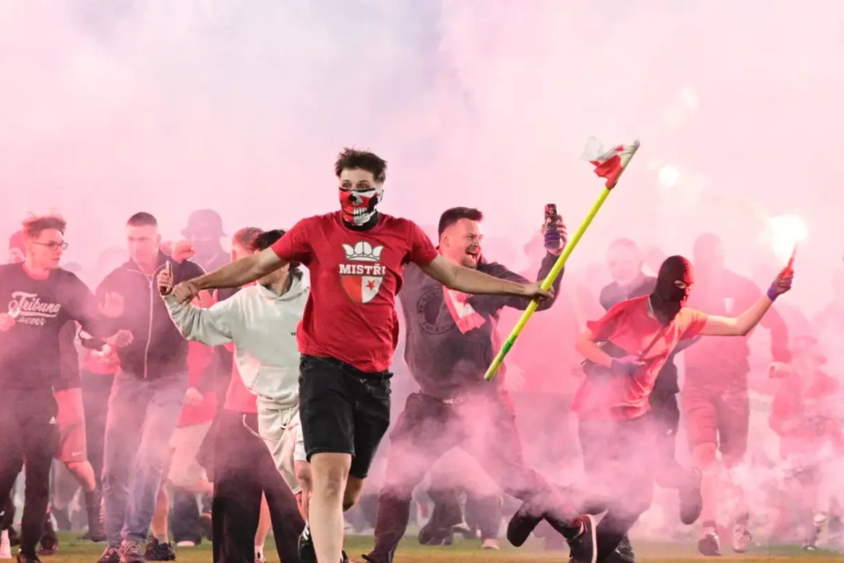 Drakońskie kary po skandalu w Pradze. Walkower i zamknięty stadion