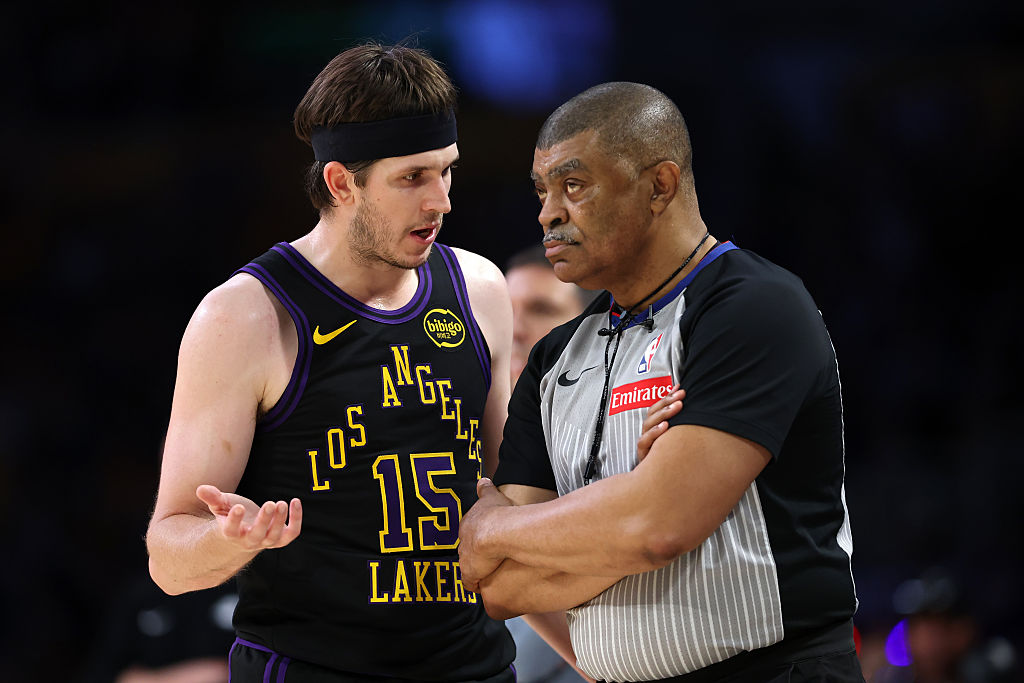 To zmieniło się w play-offach ligi NBA. Sędziowie częściej odgwizdują faule
