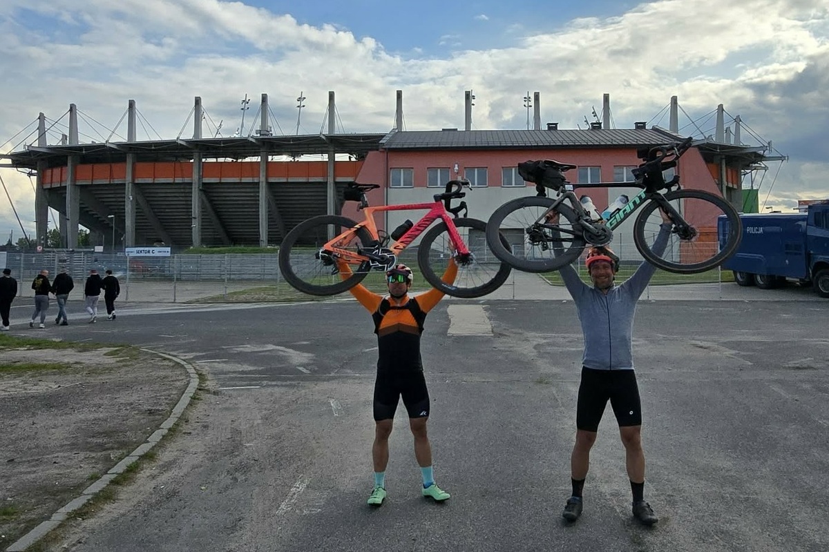 Jechali blisko 11 godzin rowerami na mecz PKO Ekstraklasy