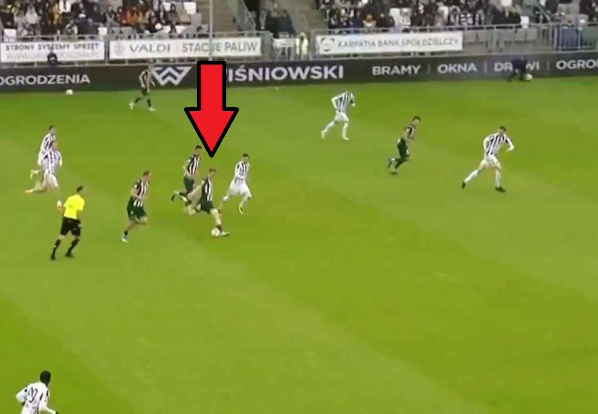 To gol sezonu? Nieprawdopodobny strzał w polskiej lidze