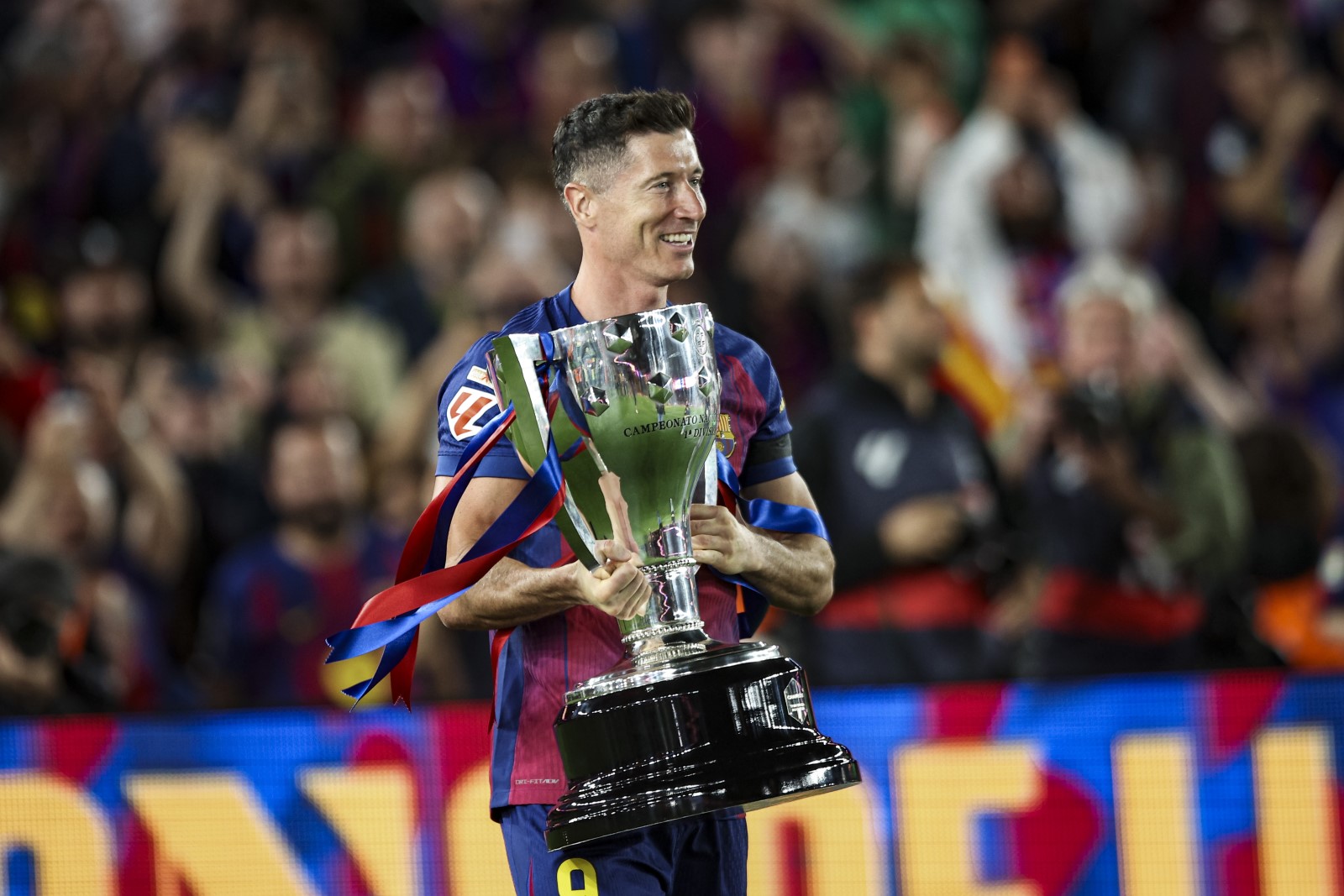 W nocy zamieścił dwa wpisy. "Lewy" jeszcze raz pożegnał się z Barceloną