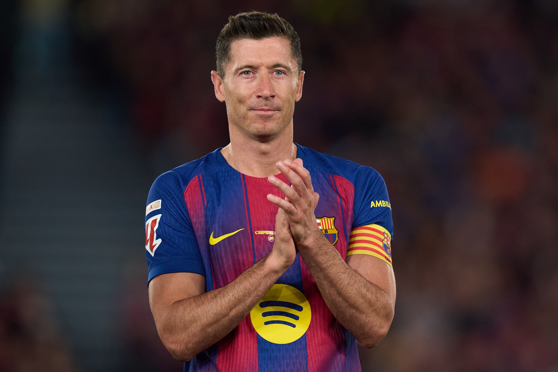 Lewandowski dostał prezent od zespołu. Później głos zabrał Laporta
