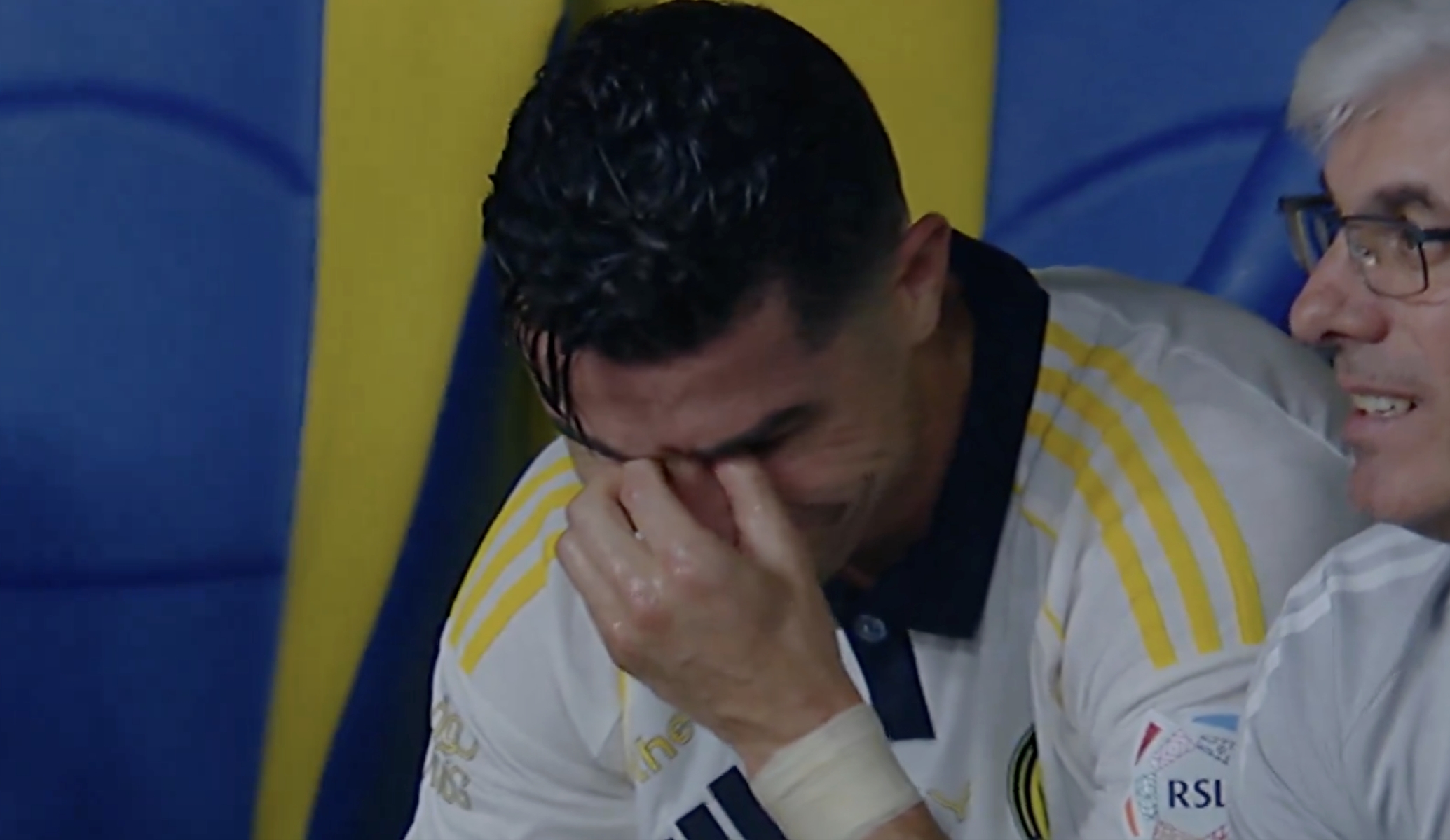 Nie mógł powstrzymać łez. Nagrania z Ronaldo obiegają świat