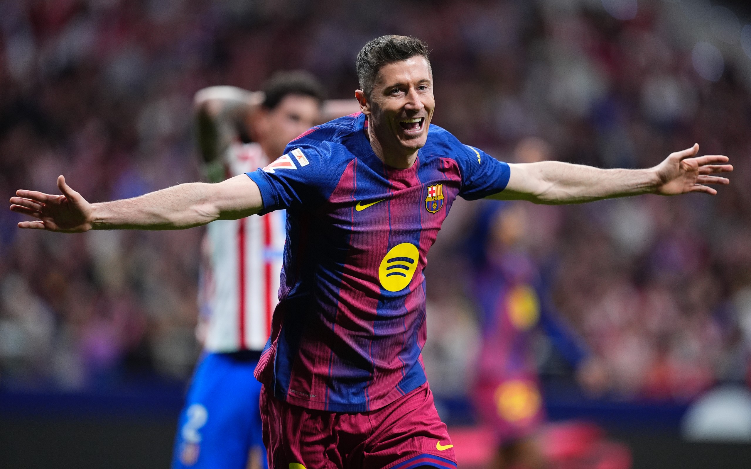 Ostatnia misja. Lewandowski goni legendy Barcelony