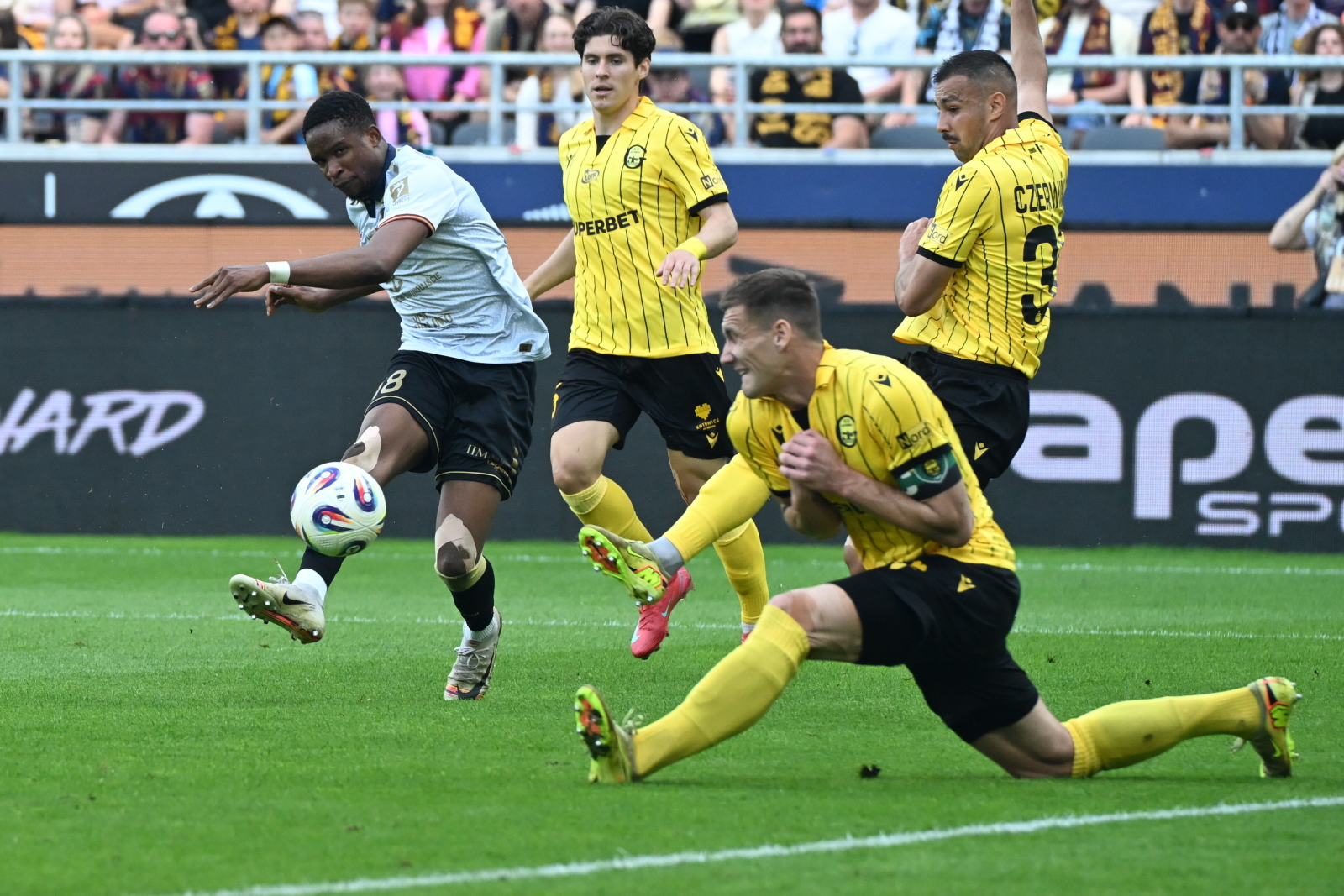 Awansowali do pucharów. Szykują ważny transfer