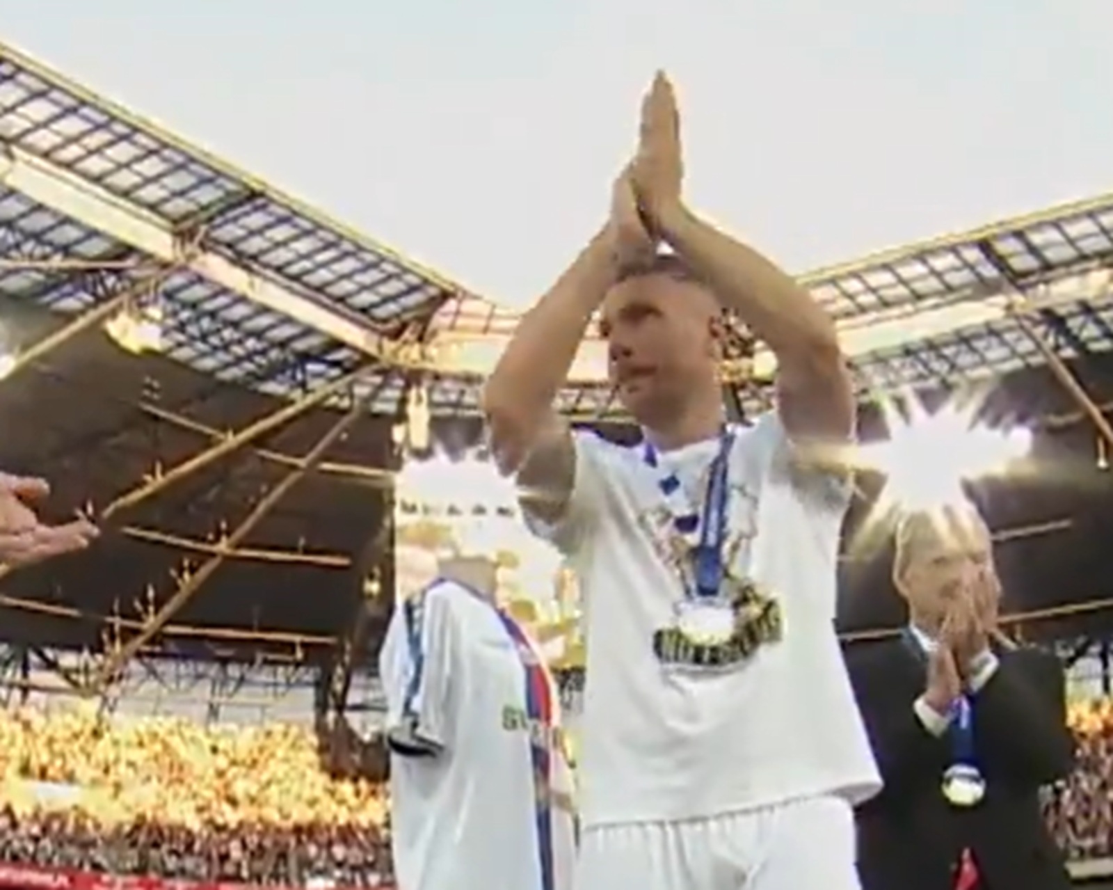 Wzruszający moment w Zabrzu. Podolski zagrał po raz ostatni