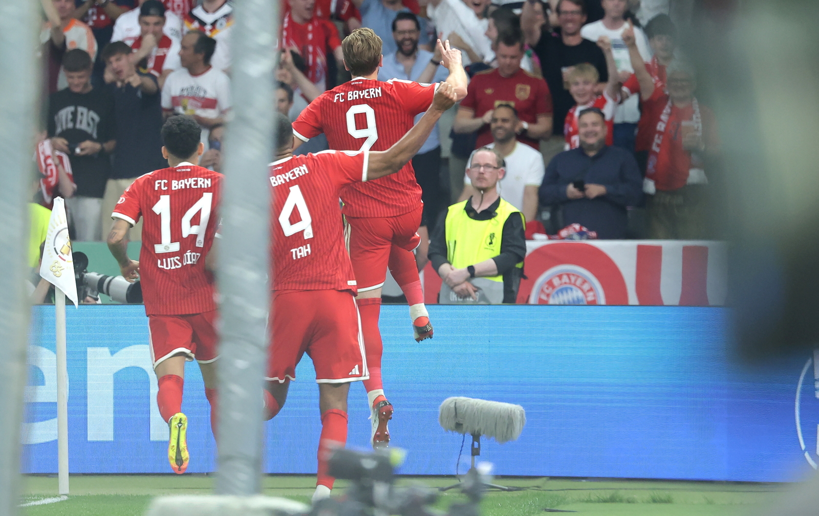 Bayern Monachium bierze wszystko. Harry Kane znów bohaterem