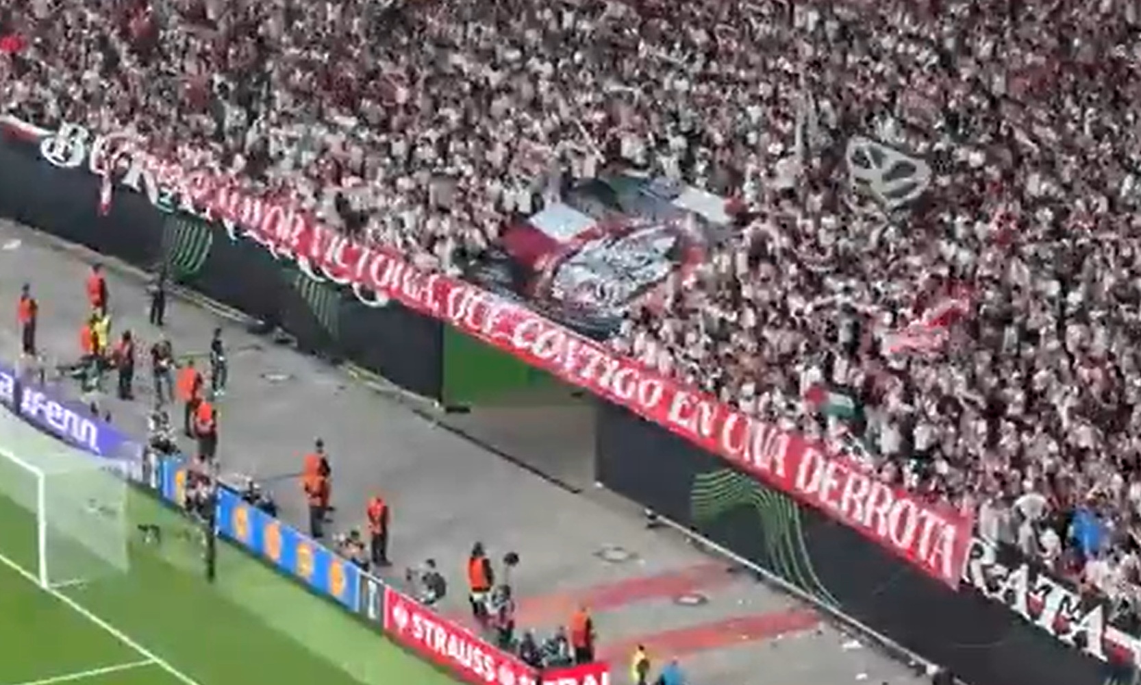 Przegrali finał, podeszli do kibiców. Wtedy stało się coś niespotykanego