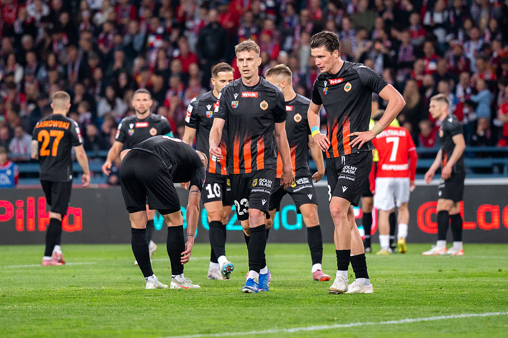 Otarli się o awans do PKO Ekstraklasy, teraz żegnają 11 piłkarzy