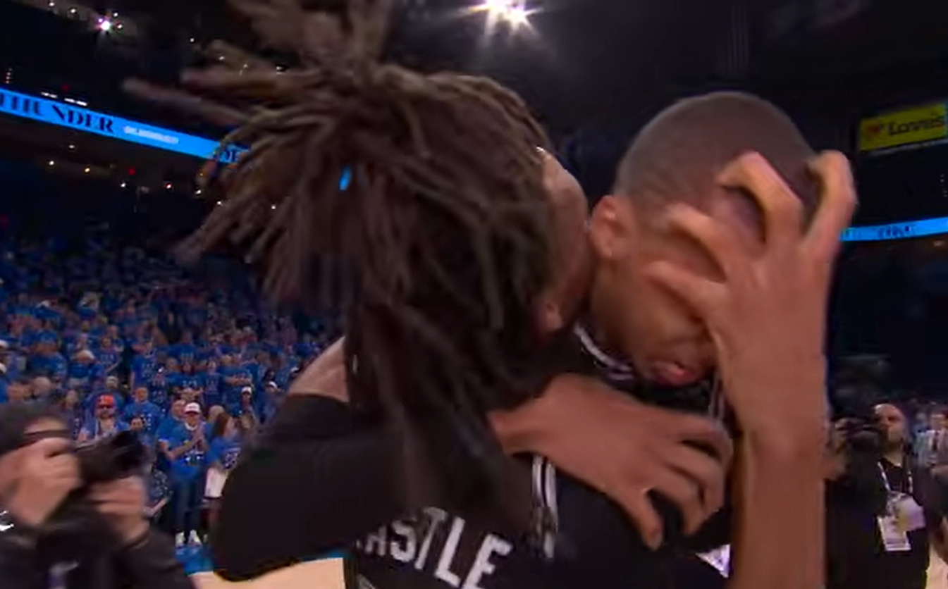 Aż chwycił się za twarz. Wzruszenie i wielkie emocje 22-letniej gwiazdy NBA