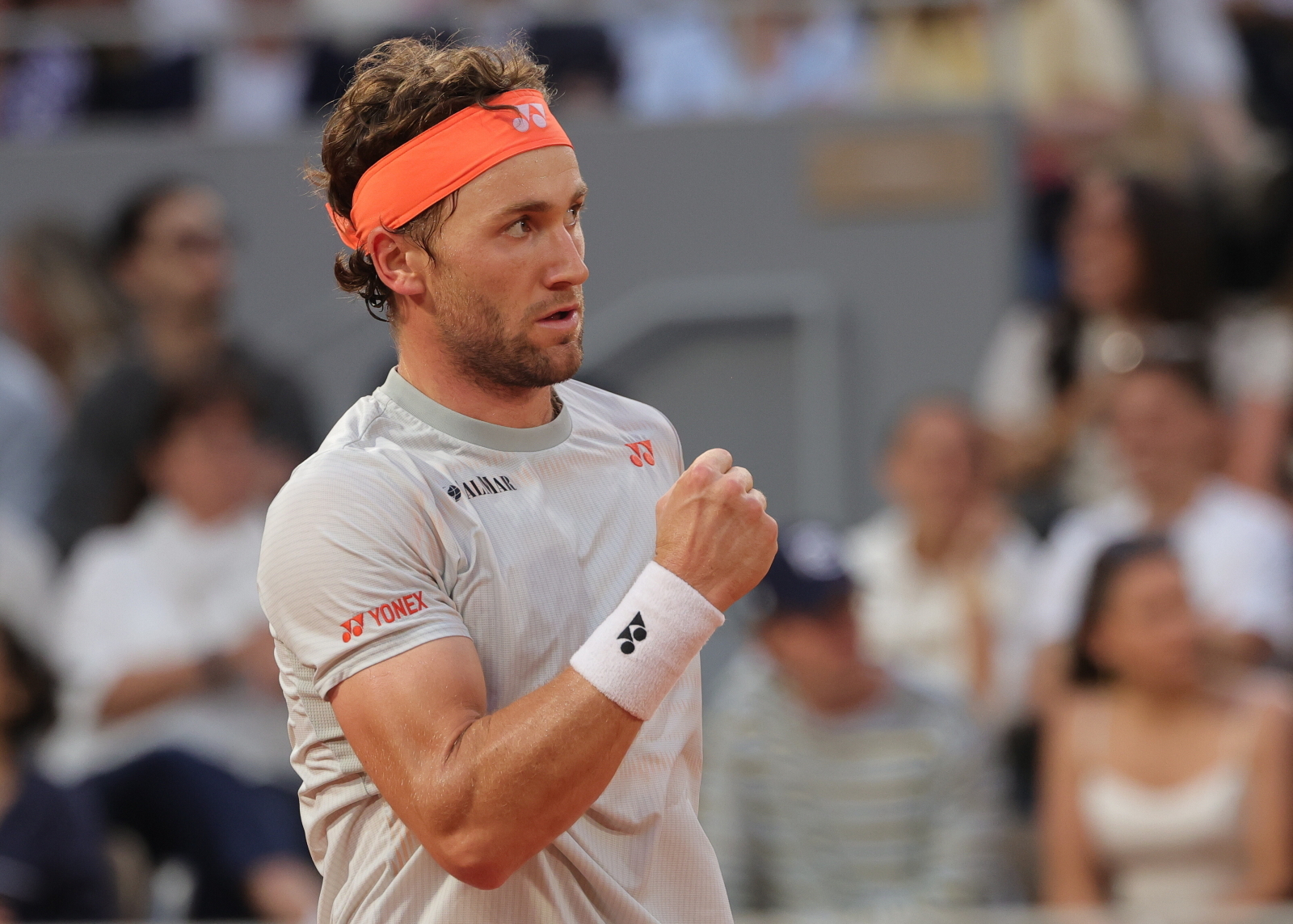 Tsitsipas awansował w Gstaad po dwudniowym meczu z tie-breakiem