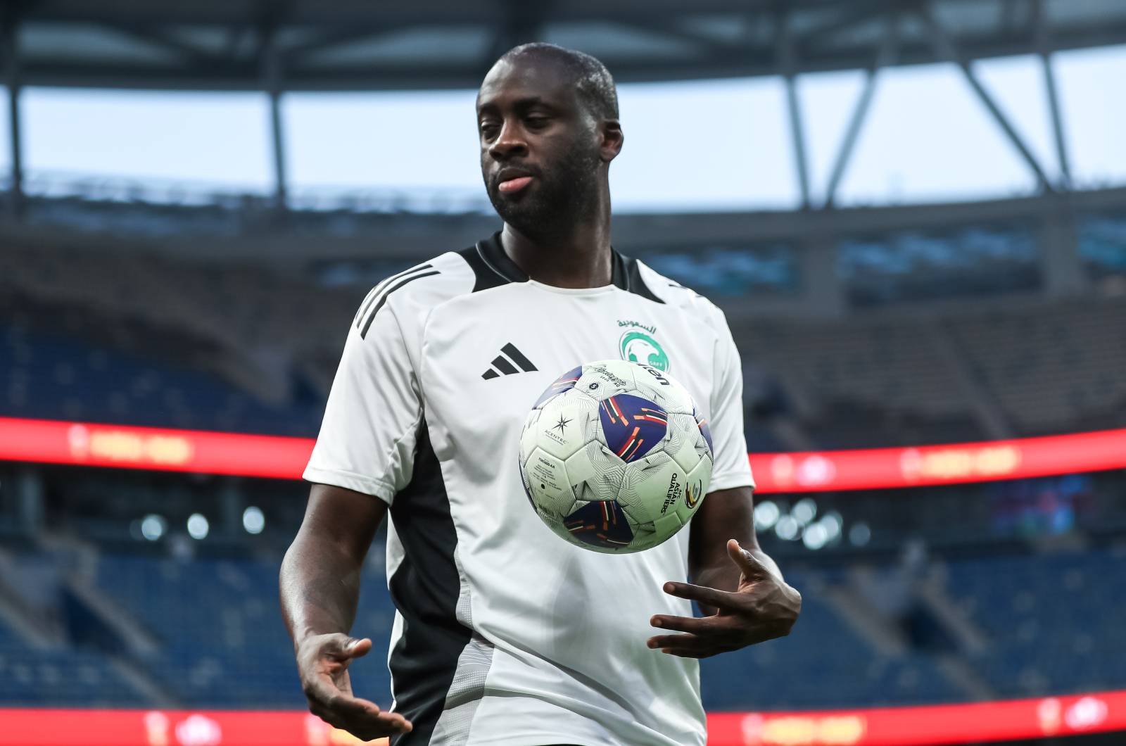 Yaya Toure zasiądzie na trenerskiej ławce. Ma objąć mistrza kraju