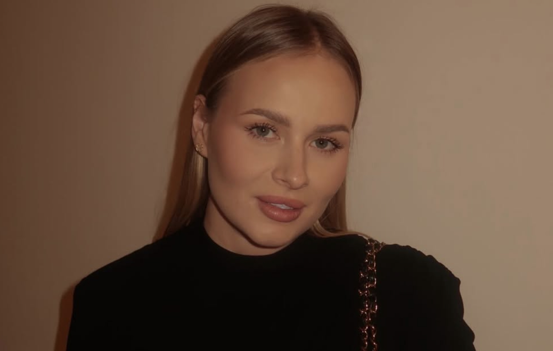 Nie pcha się na afisz. Jej mąż uratował honor Polaków