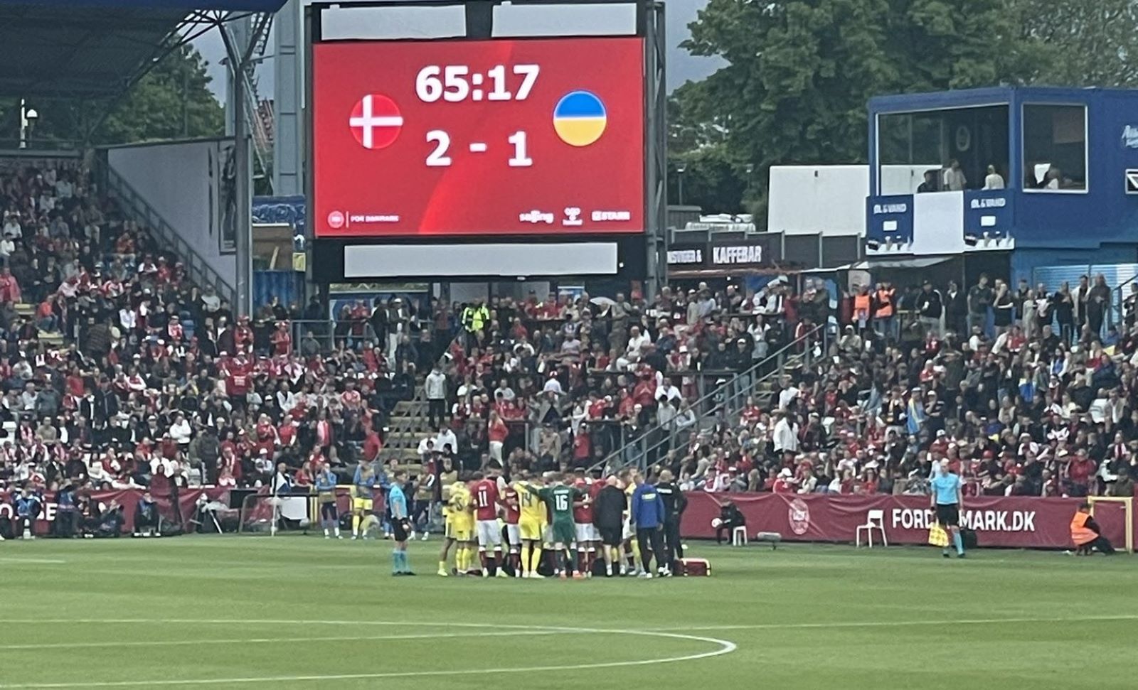 Dramatyczne chwile na boisku. Sędzia zakończył spotkanie