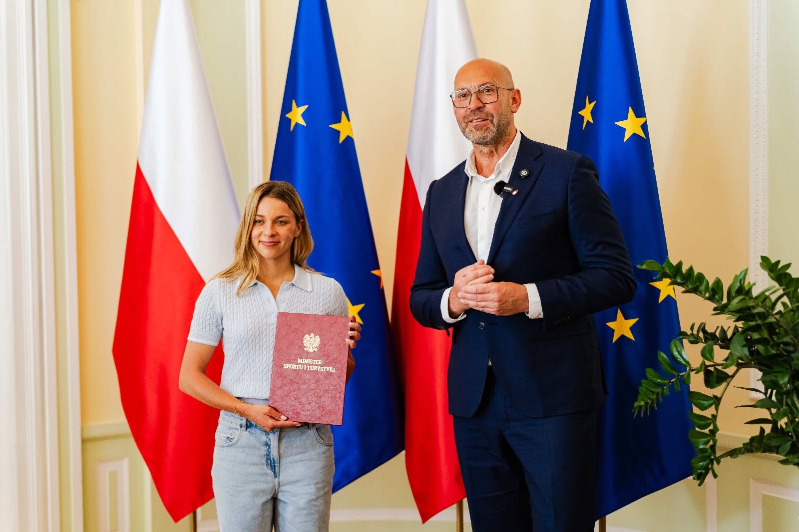 Chwalińska z wizytą u ministra. Dostała stypendium i krzyżów