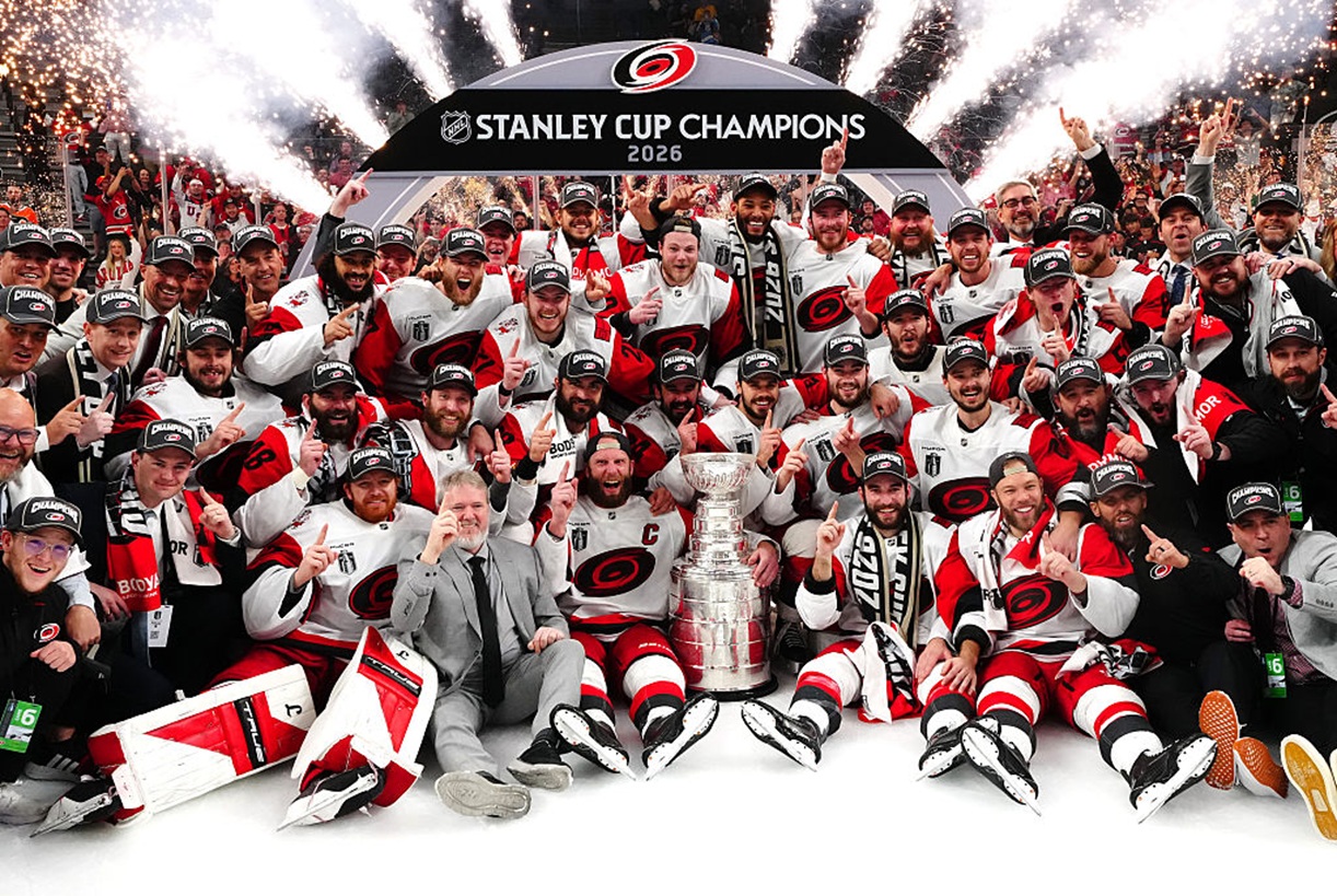 "Huragany" zmiotły "Złotych Rycerzy". Po 20 latach znów są mistrzami NHL!