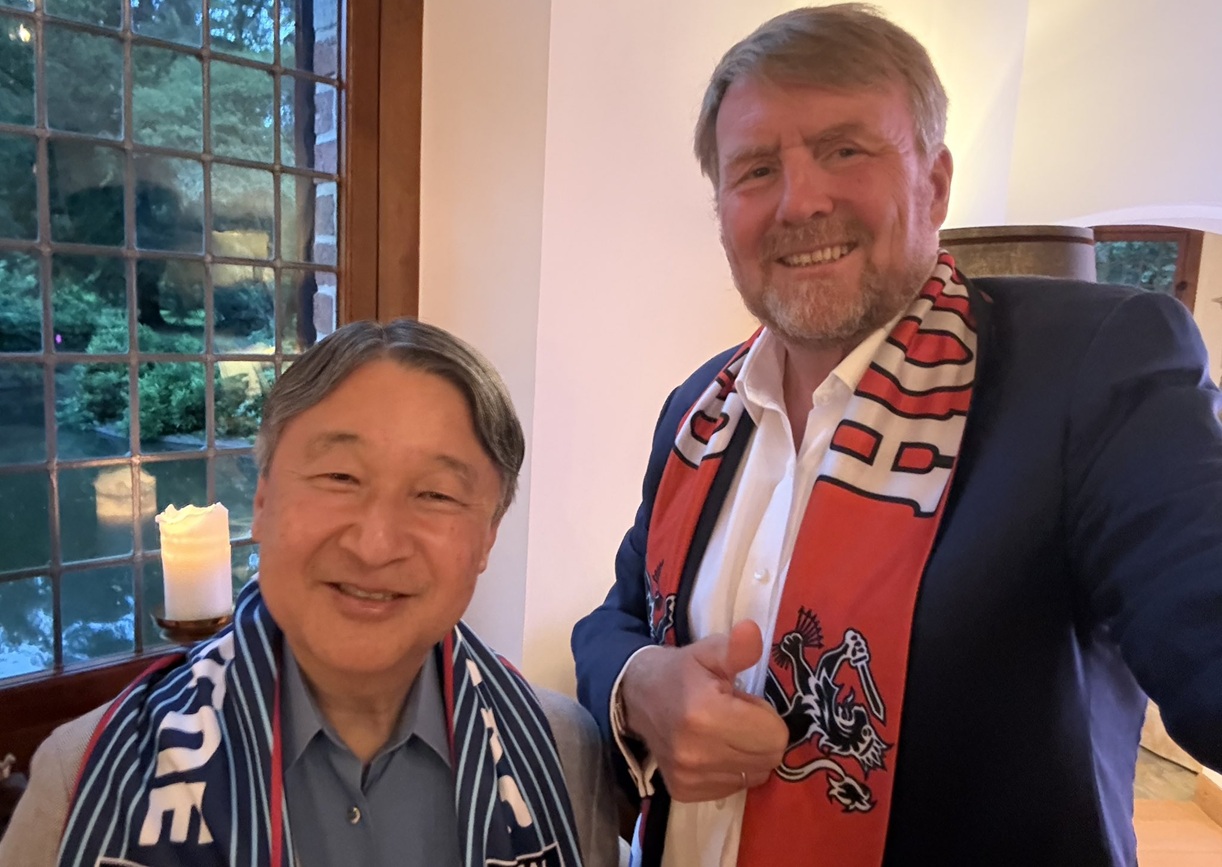 "Sport łączy ludzi". Monarchowie razem oglądali mecz mundialu
