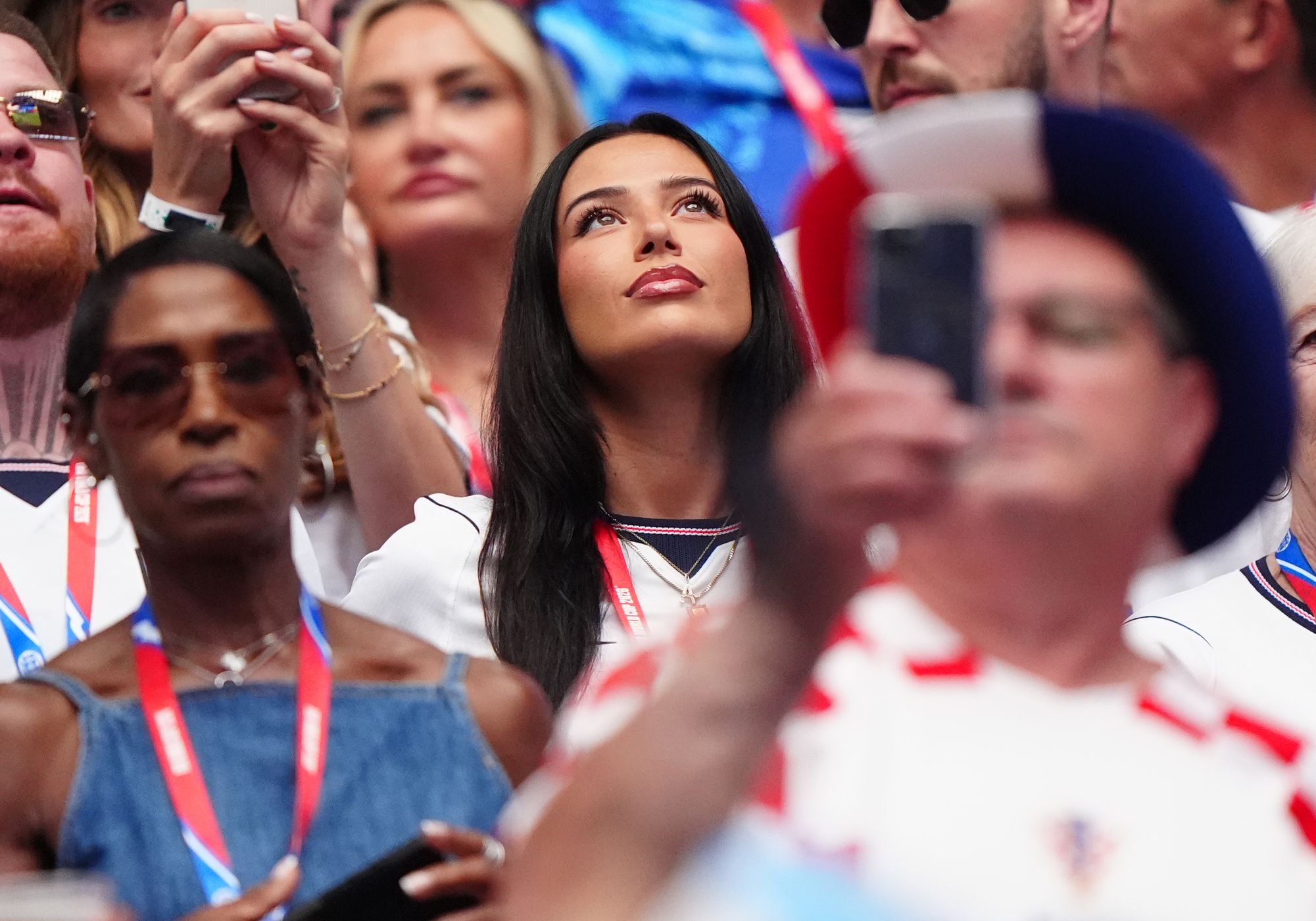 Skradła show na stadionie. Jest kilka lat starsza od partnera